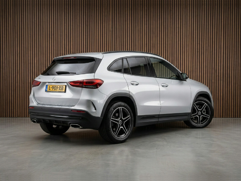 Mercedes-Benz GLA 200 Business Solution AMG panoramadak / leer / burmest — photo 3