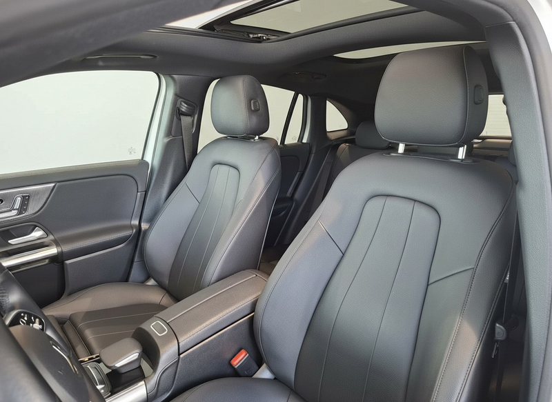 Mercedes-Benz GLA 200 Business Solution AMG panoramadak / leer / burmest — photo 10
