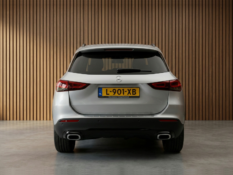 Mercedes-Benz GLA 200 Business Solution AMG panoramadak / leer / burmest — photo 11