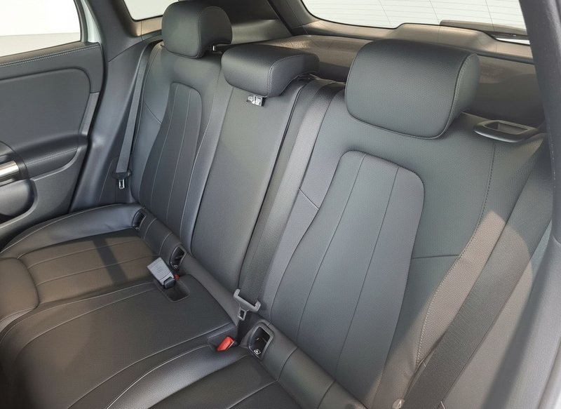 Mercedes-Benz GLA 200 Business Solution AMG panoramadak / leer / burmest — photo 13