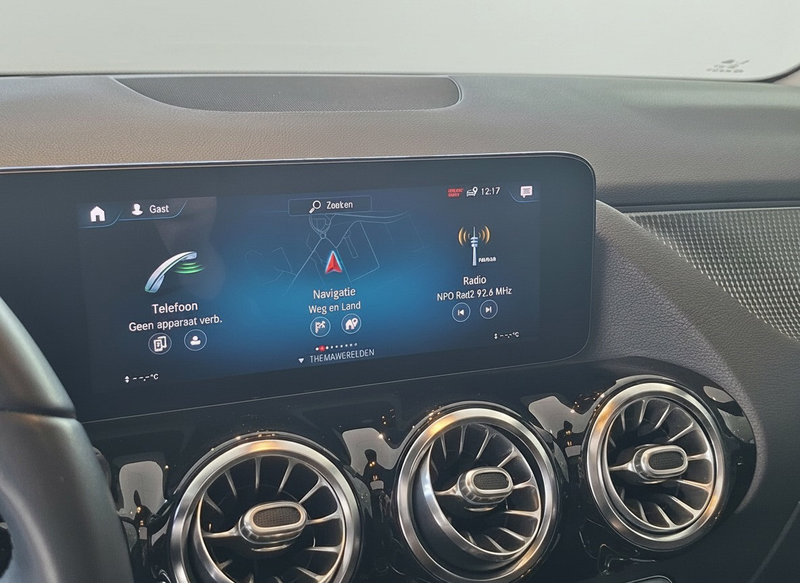 Mercedes-Benz GLA 200 Business Solution AMG panoramadak / leer / burmest — photo 14