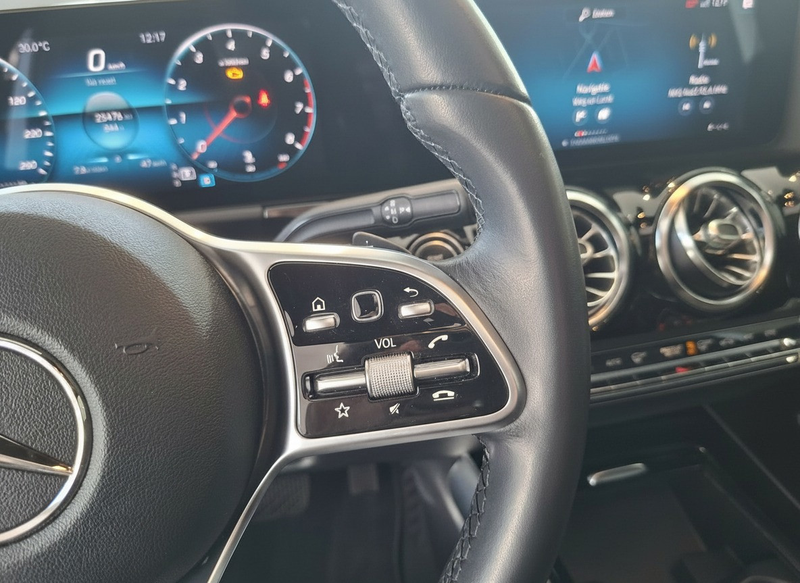 Mercedes-Benz GLA 200 Business Solution AMG panoramadak / leer / burmest — photo 15
