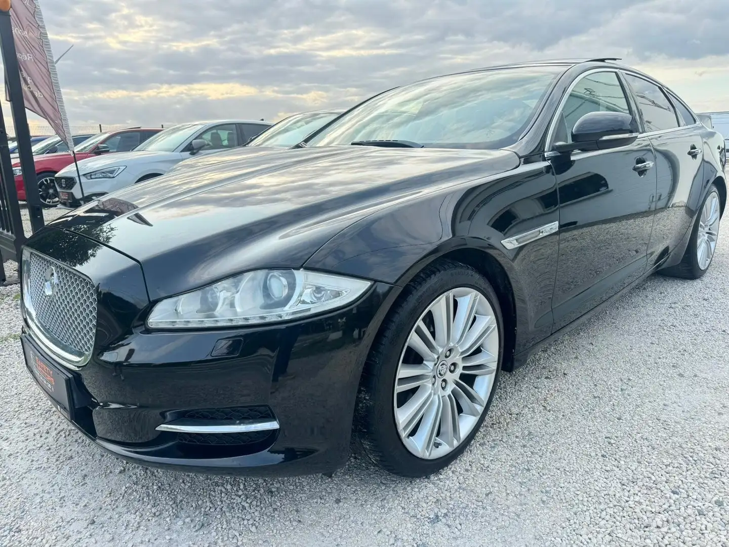 Jaguar XJ XJ 3.0D V6 Portfolio full option Zwart - 1