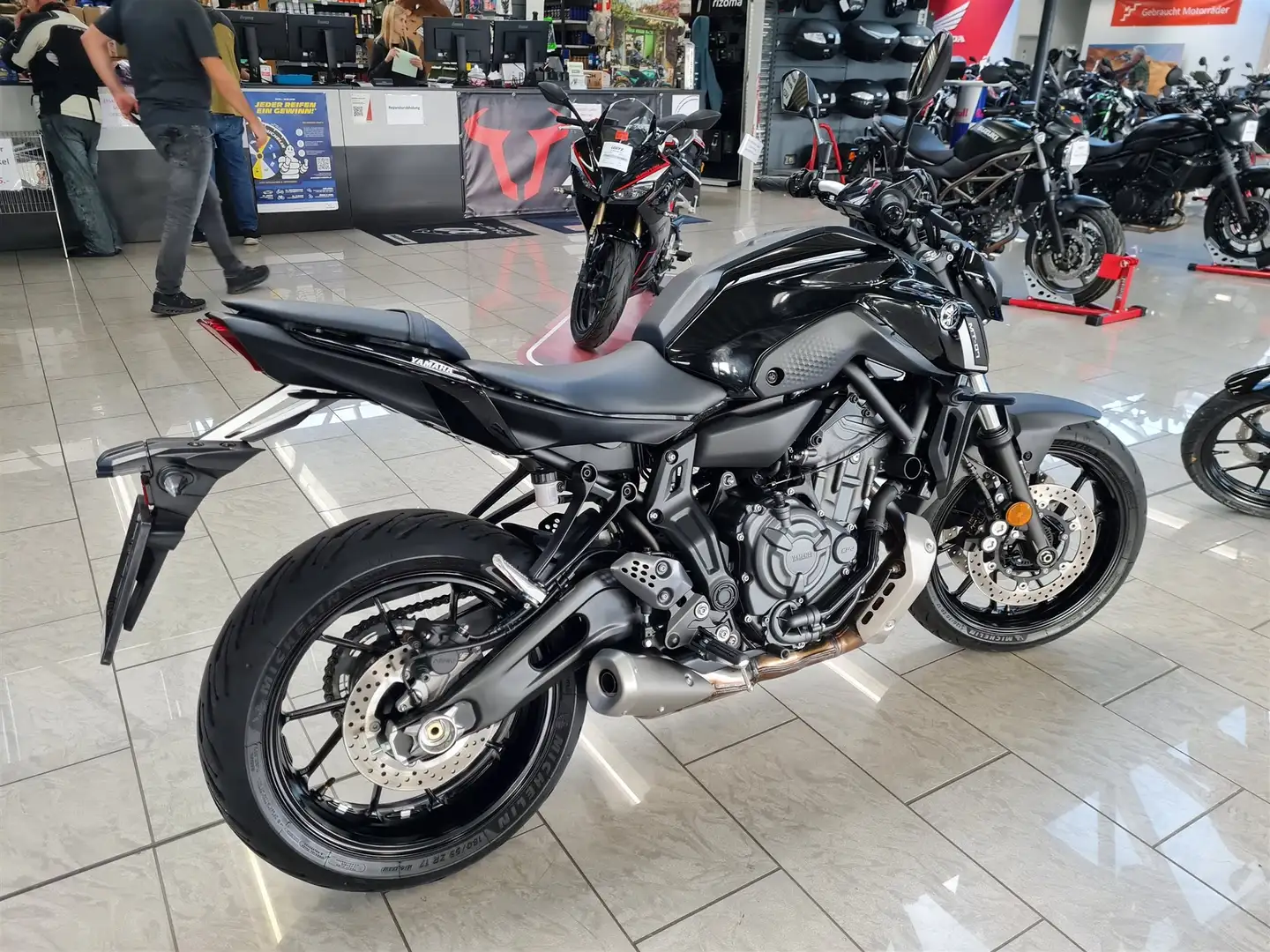Yamaha MT-07 Schwarz - 2