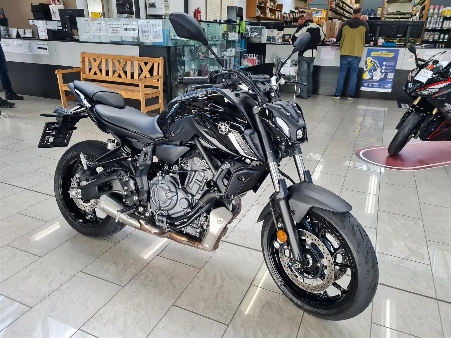 Yamaha MT-07 Schwarz - 1