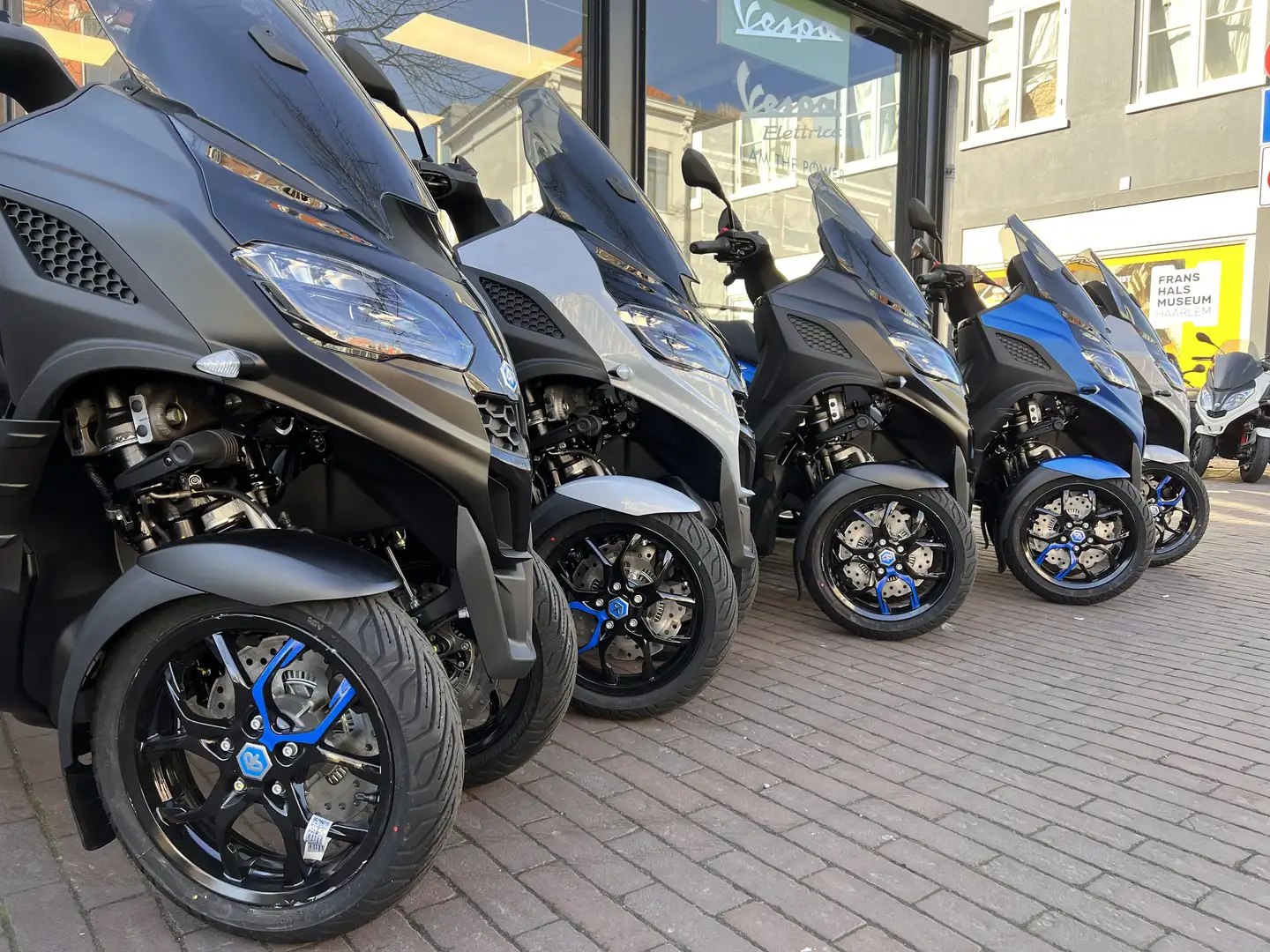 Piaggio MP3 310 HPE 2025 EURO5+ SPORT 4 JAAR FABRIEKSGARANTIE! - 2
