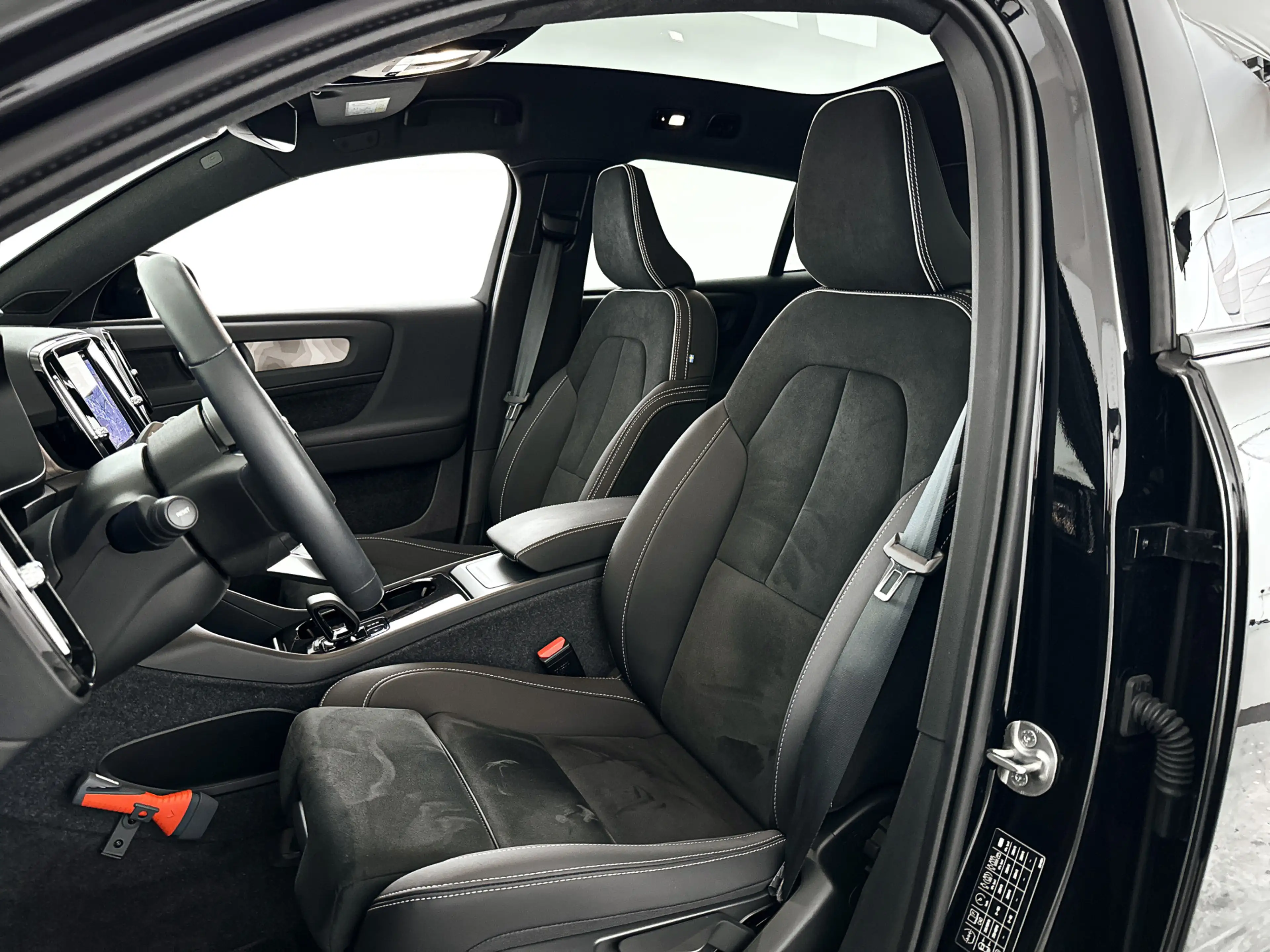Volvo C40 Single Motor Extended Range Plus 82 kWh | Panorama — photo 6