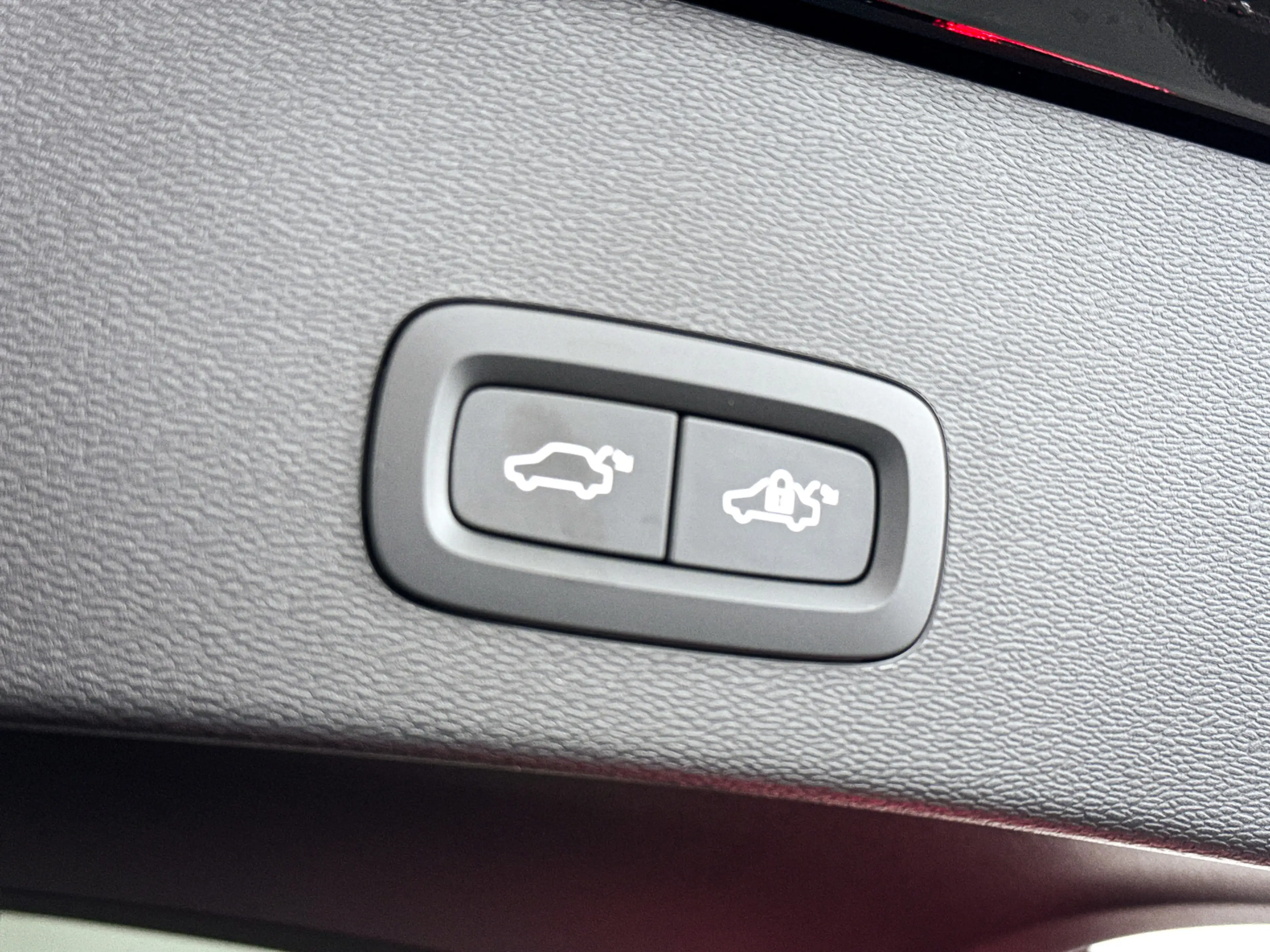 Volvo C40 Single Motor Extended Range Plus 82 kWh | Panorama — photo 13