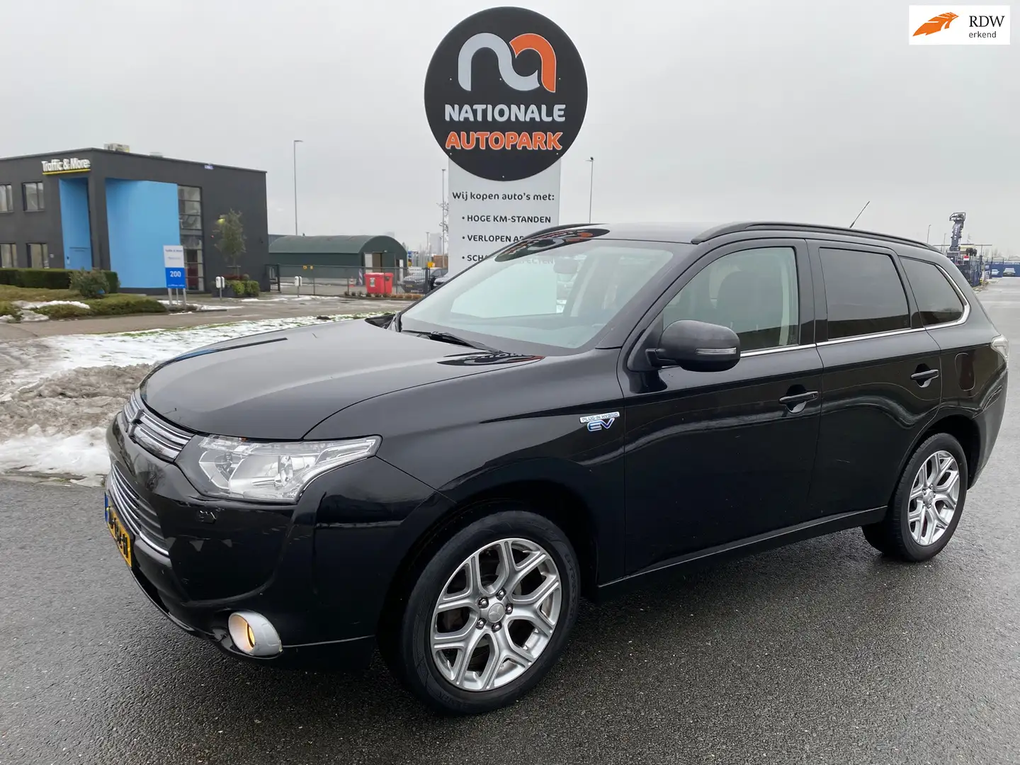 Mitsubishi Outlander 2014 * 2.0 PHEV Executive Edition * HYBRIDE * APK Schwarz - 1
