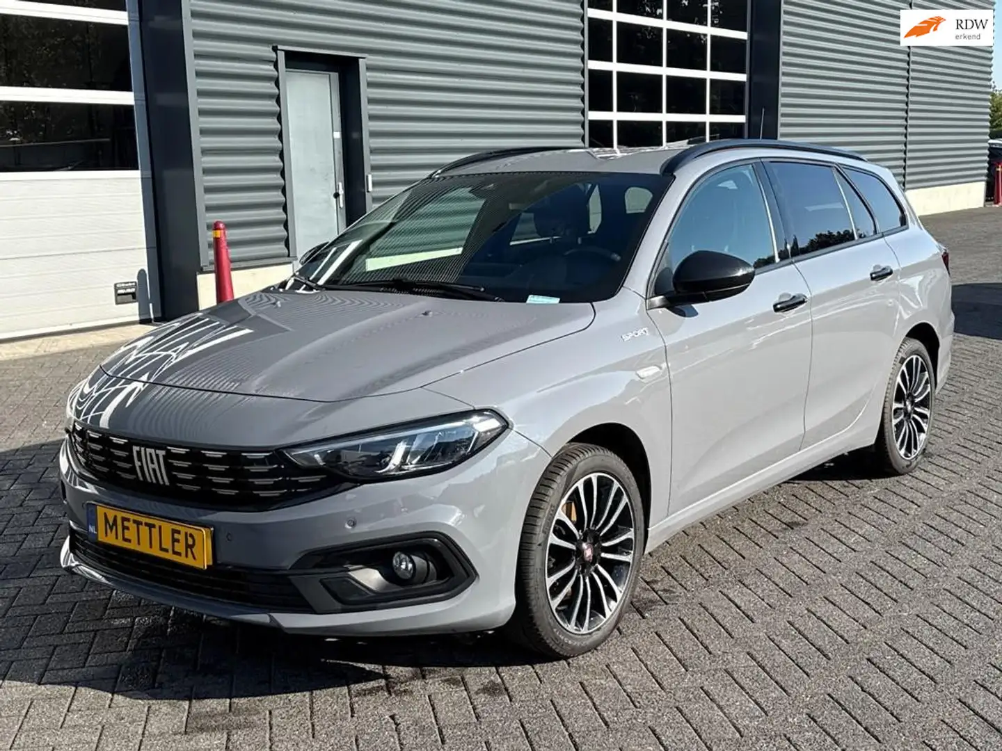 Fiat Tipo Stationwagon 1.0 City Sport, camera, lana assist, Grijs - 1