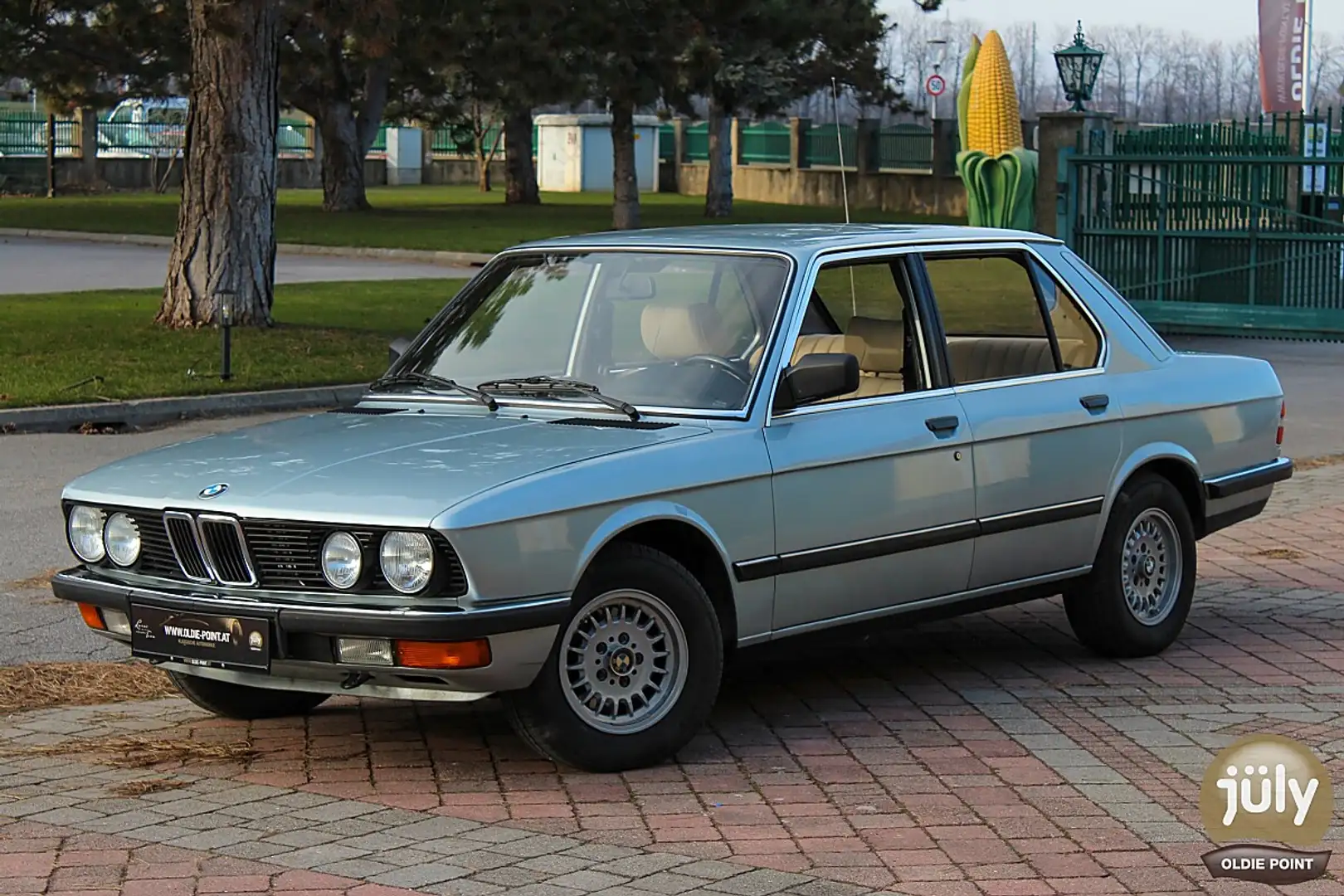 BMW 528 i aus Sammlerhand Blau - 1