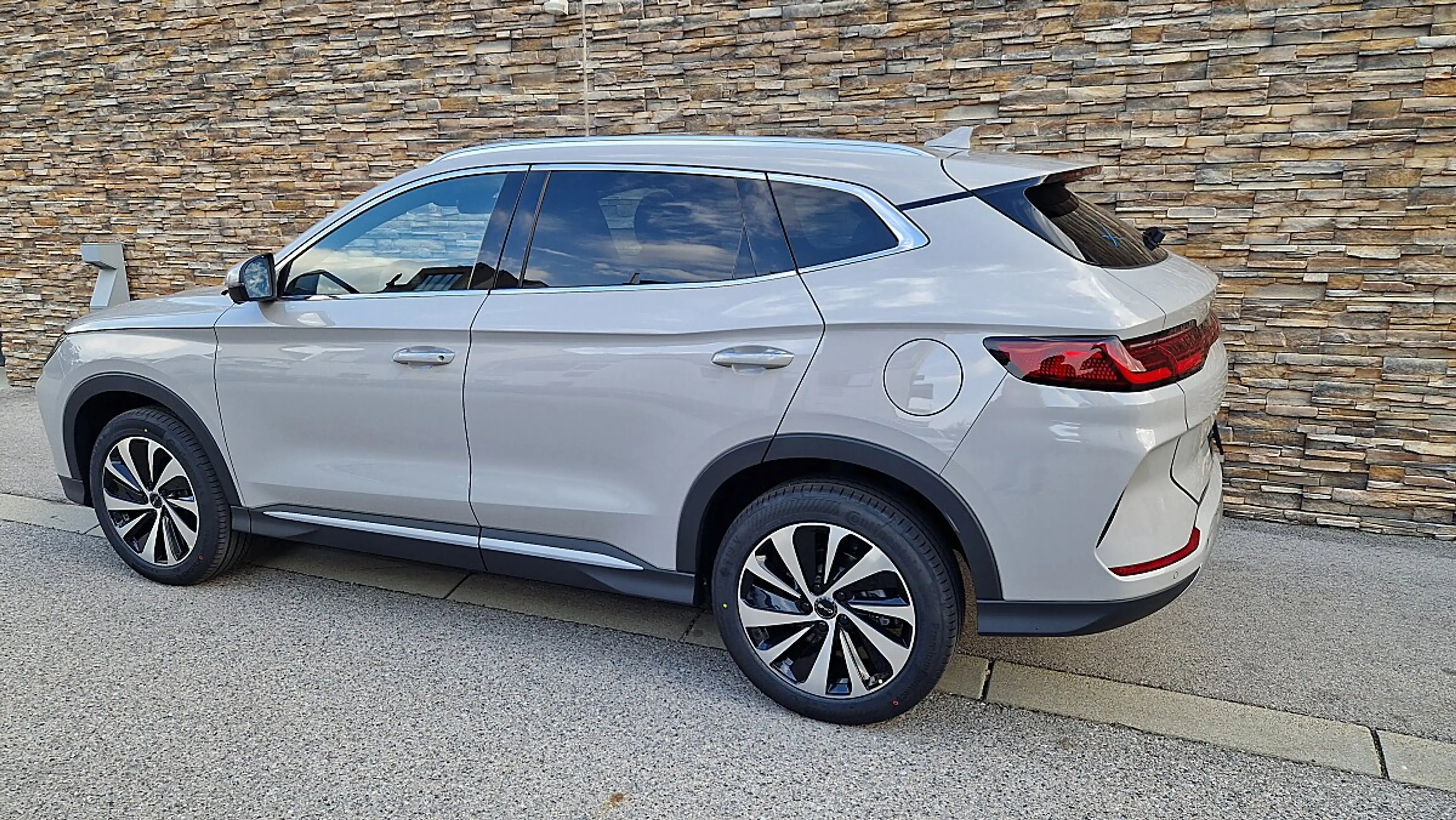 BYD Seal U DM-i PHEV 26,6kWh Comfort Österreich Paket ! Ab... — photo 4