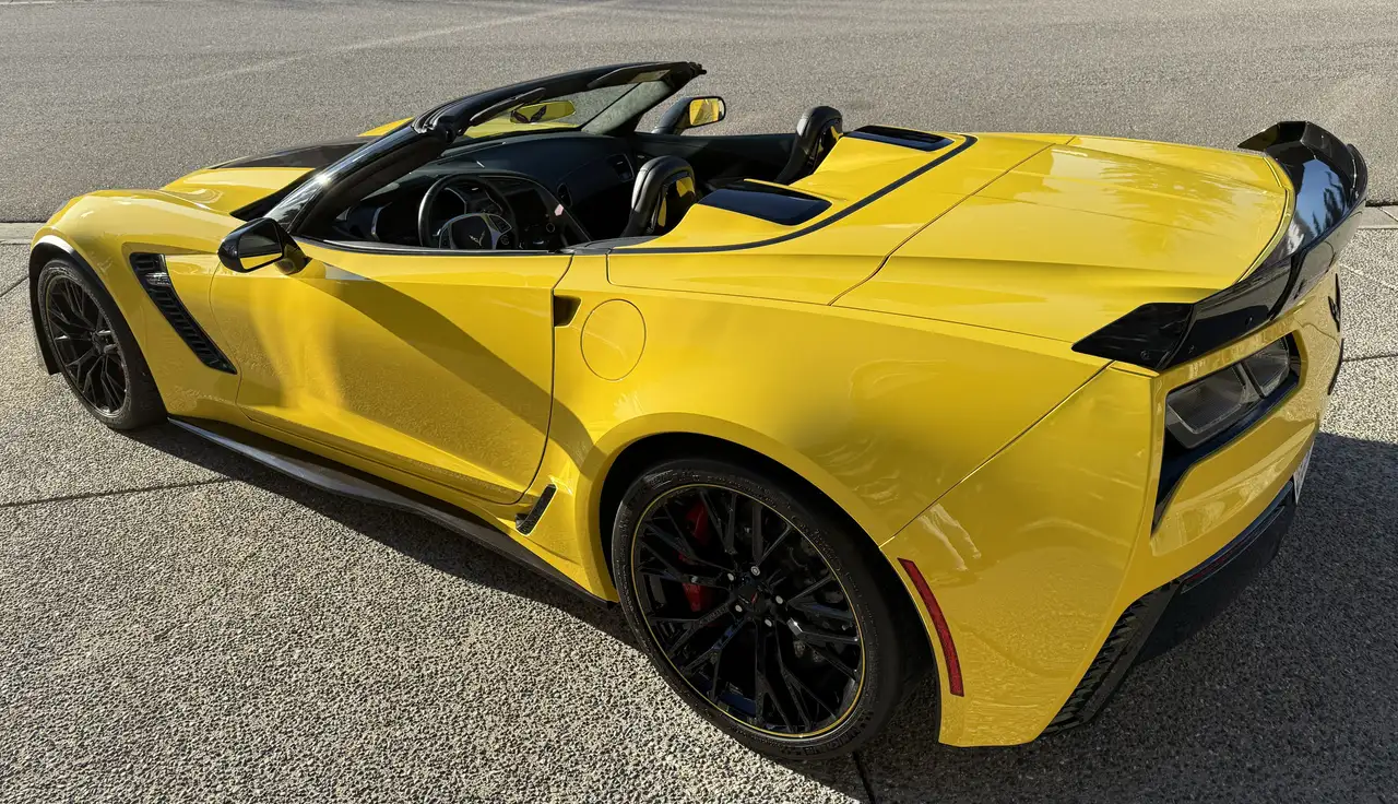 Chevrolet Corvette снимка Chevrolet Corvette