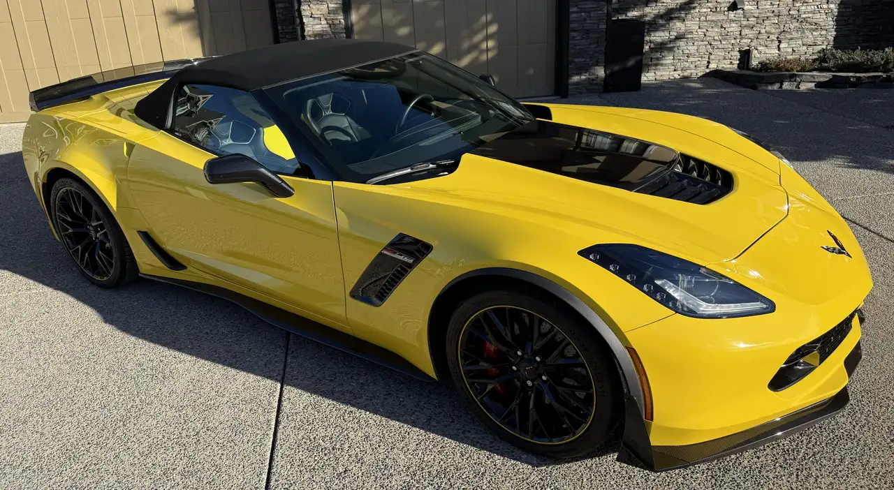 Chevrolet Corvette снимка Chevrolet Corvette