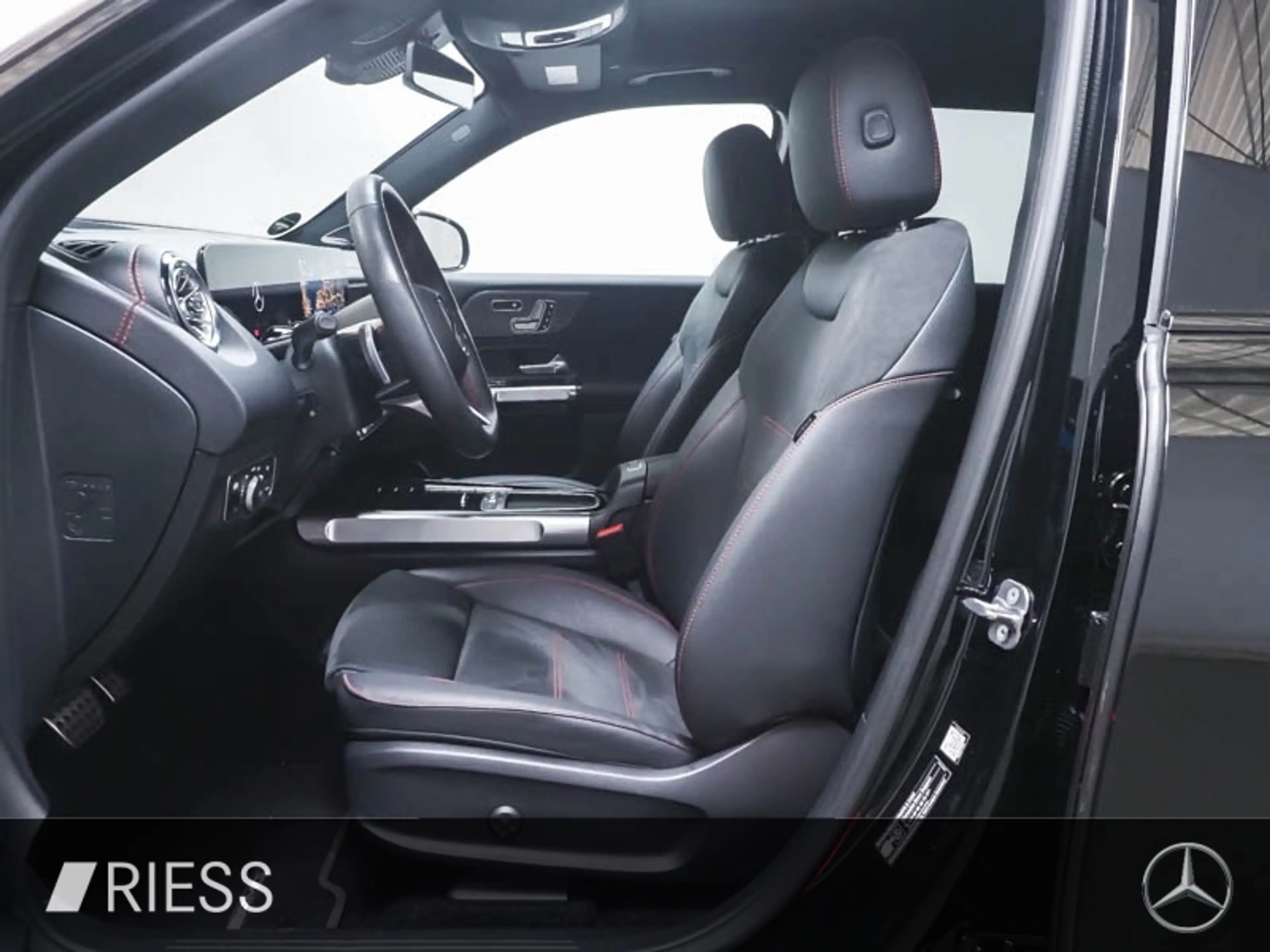 Mercedes-Benz EQB 350 4M AMG Sport Night Prem HUD Pano Distr W-Pa — photo 11