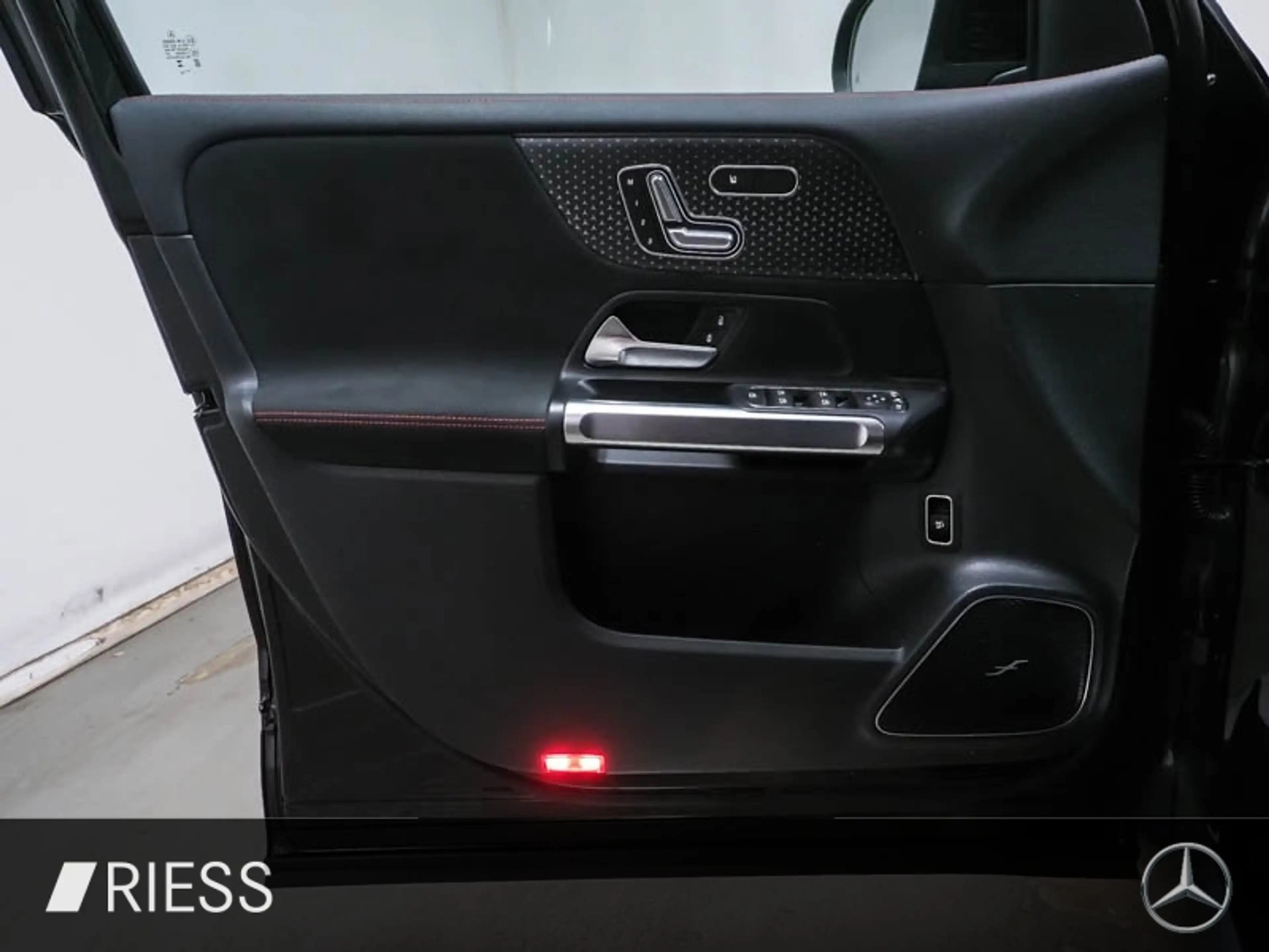 Mercedes-Benz EQB 350 4M AMG Sport Night Prem HUD Pano Distr W-Pa — photo 10