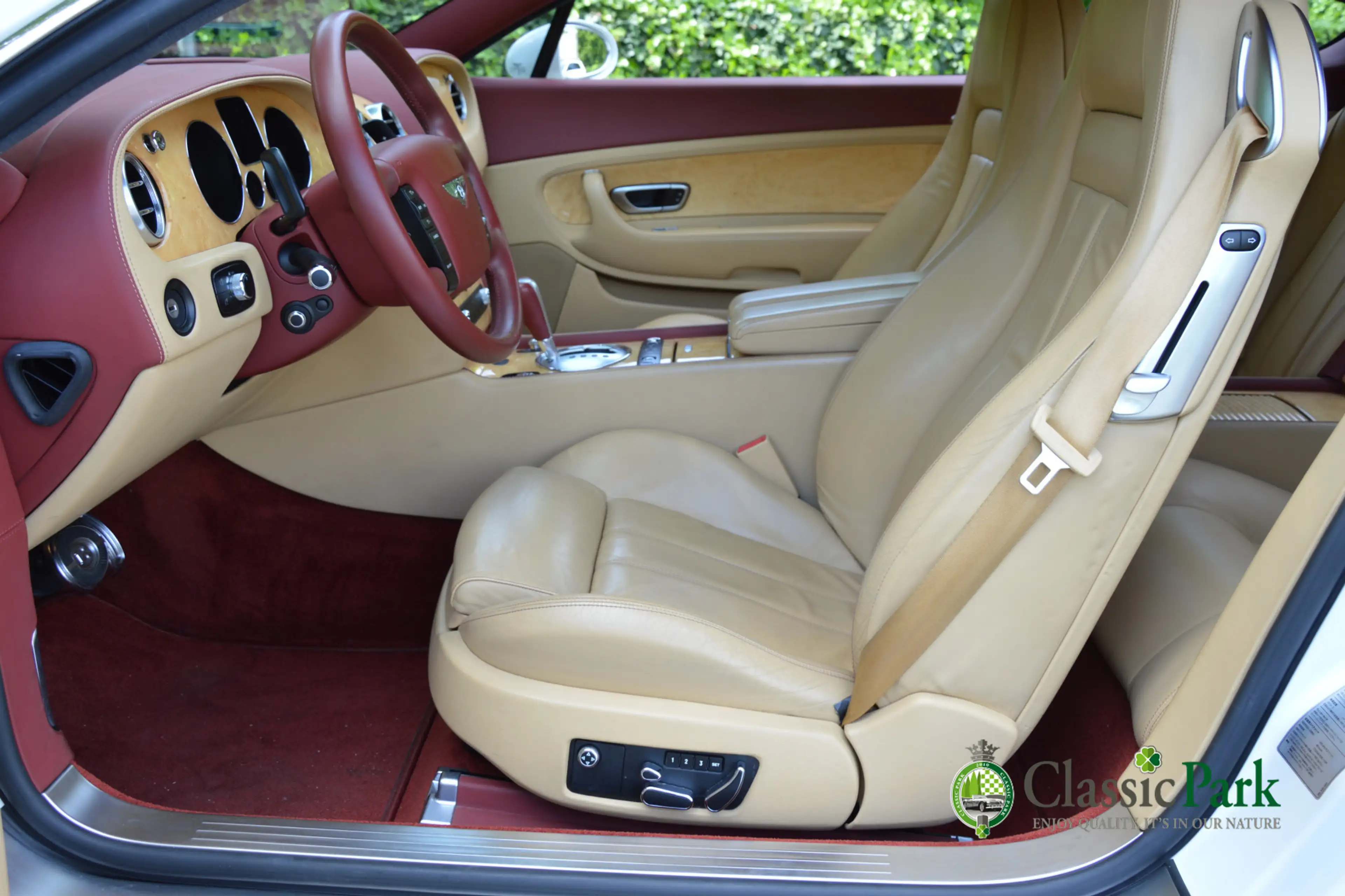 Bentley Continental GT 6.0 W12 — photo 14