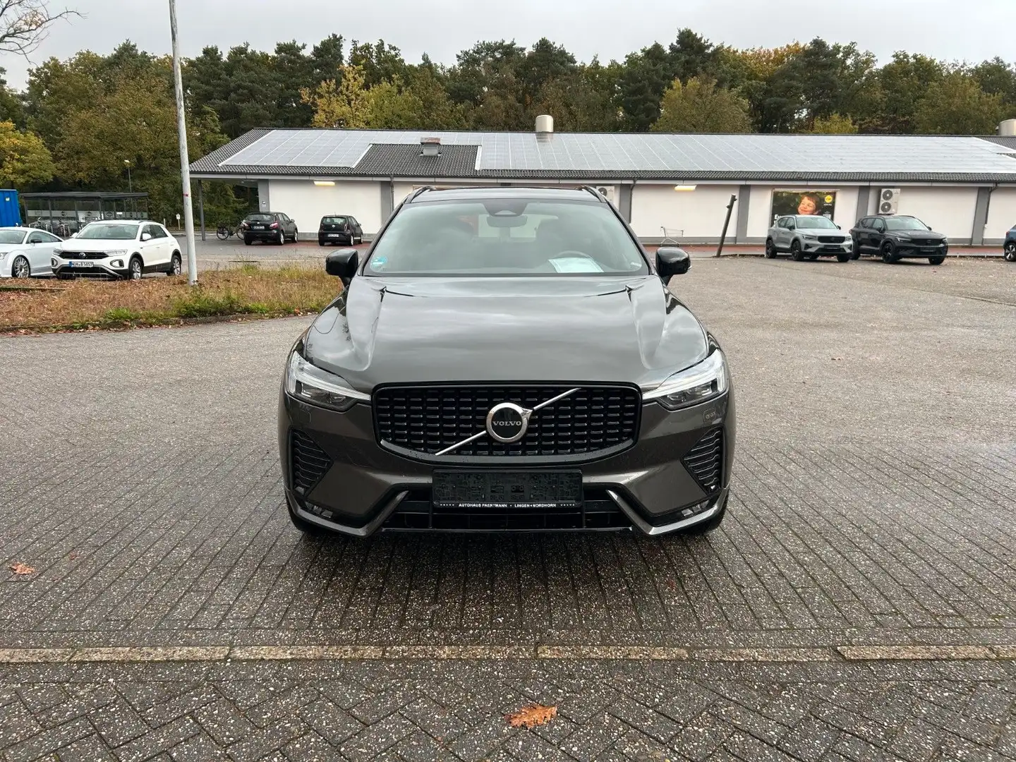 Volvo XC60 R-Design AWD B5 Grau - 2