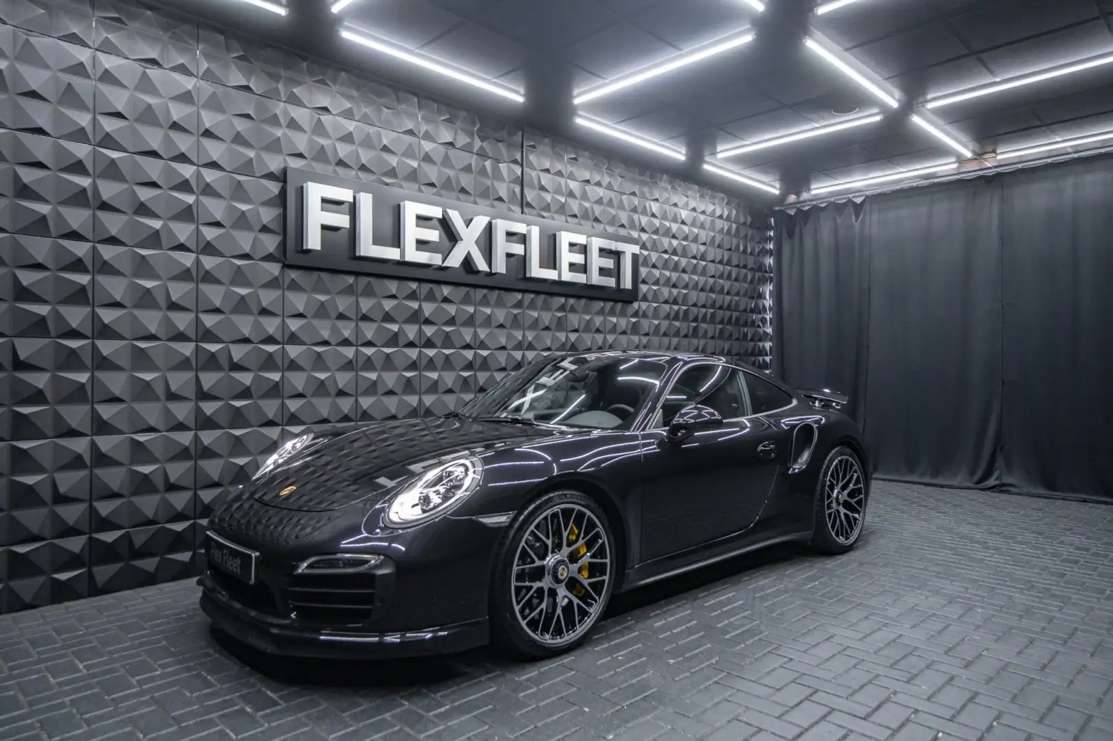Porsche 991 911 Turbo S 3.8 Carbon Approved26 Schwarz - 2