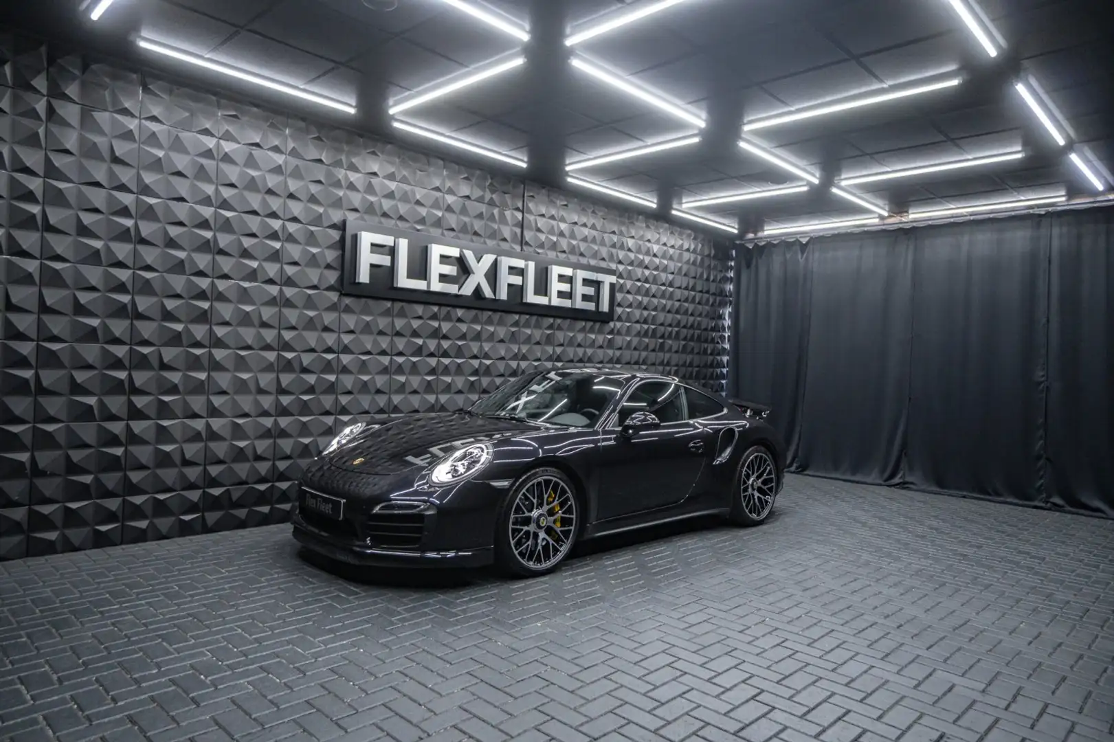 Porsche 991 911 Turbo S 3.8 Carbon Approved26 Schwarz - 1