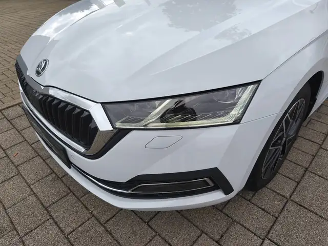 Skoda Octavia Combi IV Combi 1.5 TSI 150 PS/Style/Navi/LED/Panoramadach