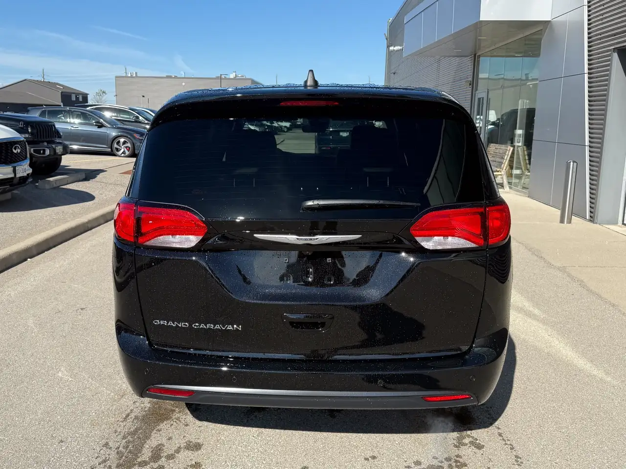 Chrysler Grand Caravan снимка Chrysler Grand Caravan
