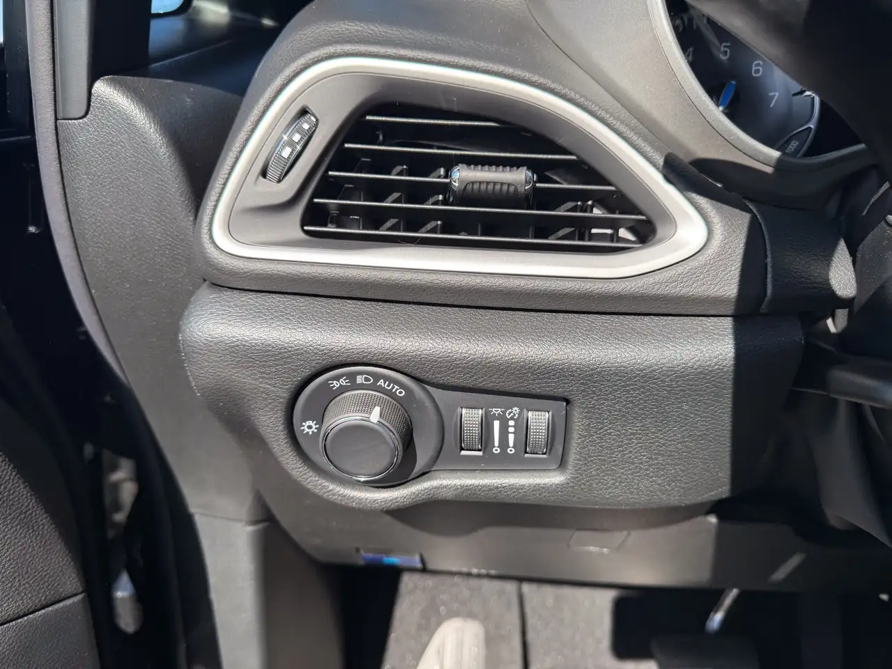 Chrysler Grand Caravan снимка Chrysler Grand Caravan