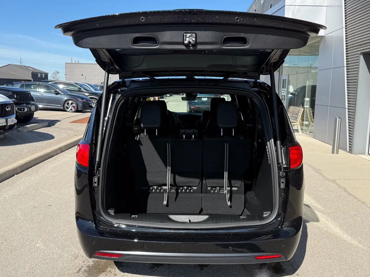 Chrysler Grand Caravan снимка Chrysler Grand Caravan