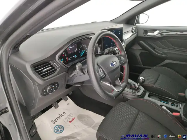 Ford Focus view 12