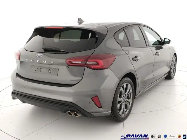 Ford Focus view 5