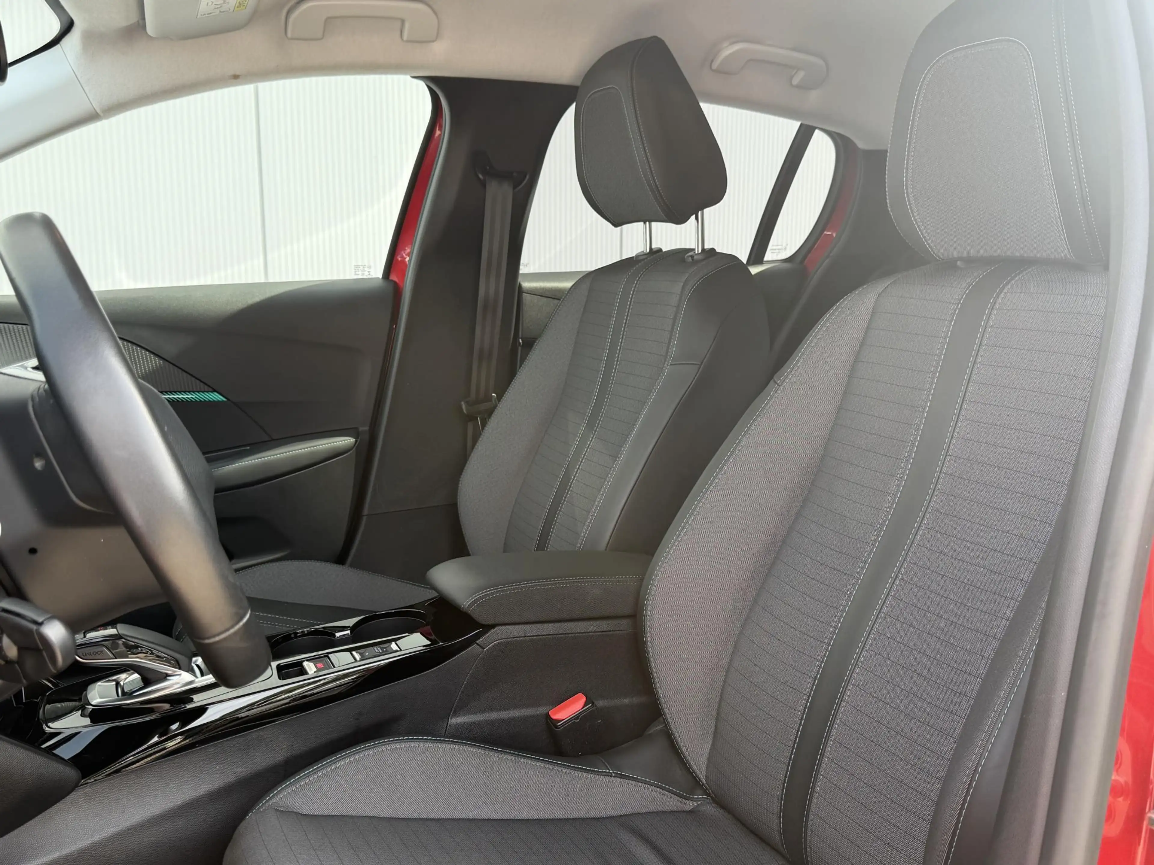 Peugeot e-208 EV Allure Pack 50 kWh | Achteruitrijcamera | Carpl — photo 11