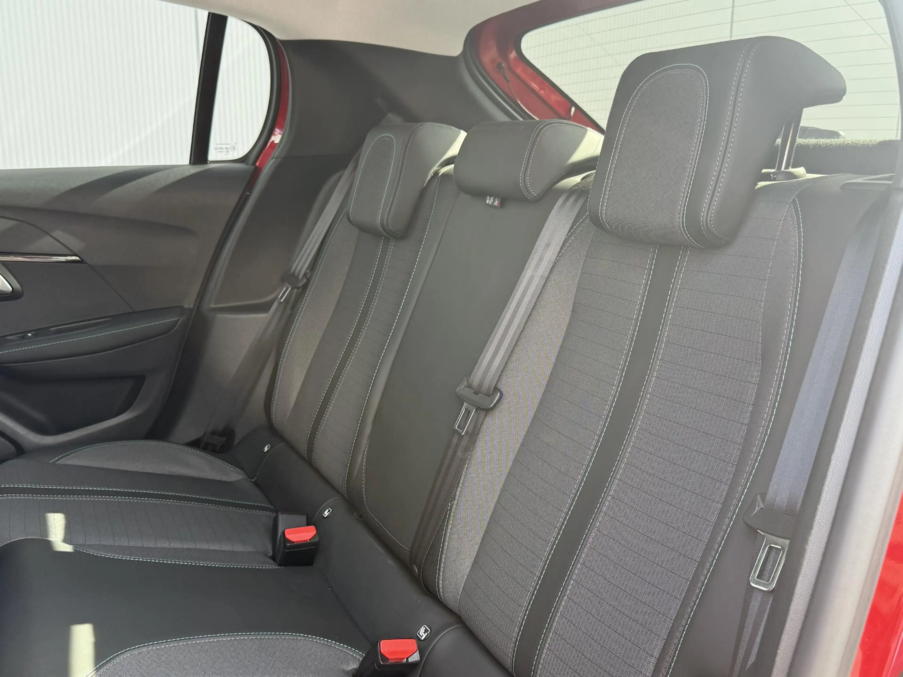 Peugeot e-208 EV Allure Pack 50 kWh | Achteruitrijcamera | Carpl — photo 12