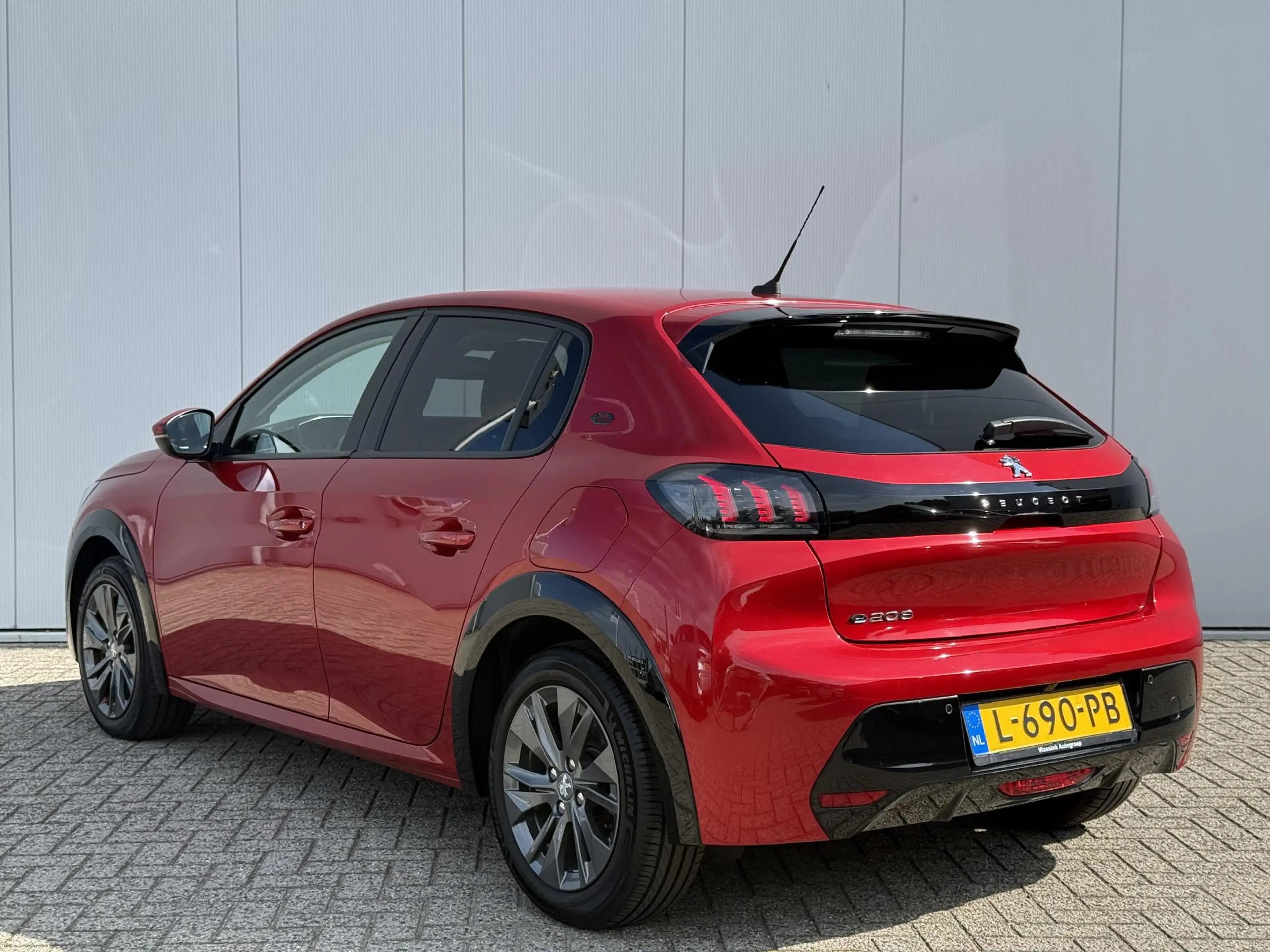 Peugeot e-208 EV Allure Pack 50 kWh | Achteruitrijcamera | Carpl — photo 8