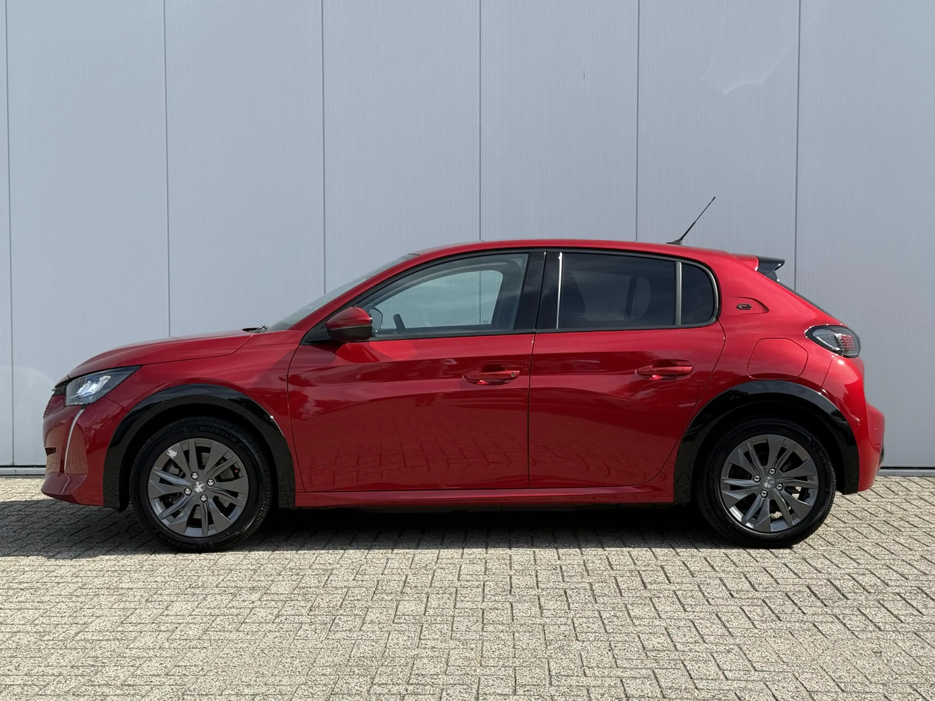 Peugeot e-208 EV Allure Pack 50 kWh | Achteruitrijcamera | Carpl — photo 9