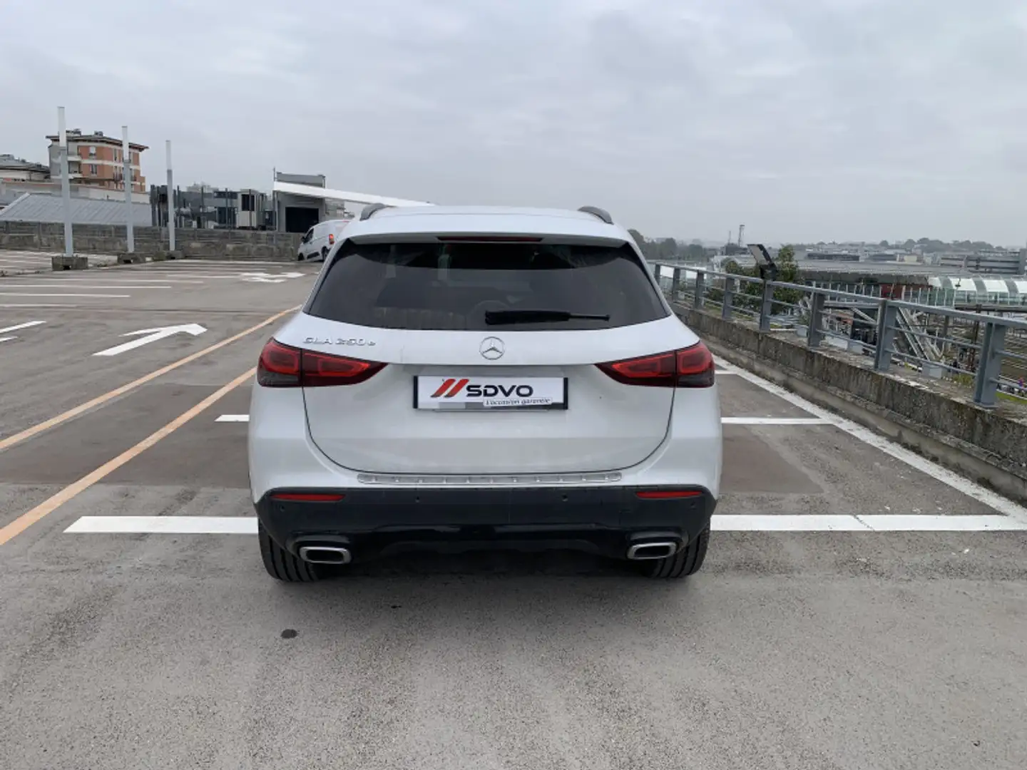 Mercedes-Benz GLA 250 250 E 160+102CH BUSINESS LINE 8G-DCT Blanco - 2