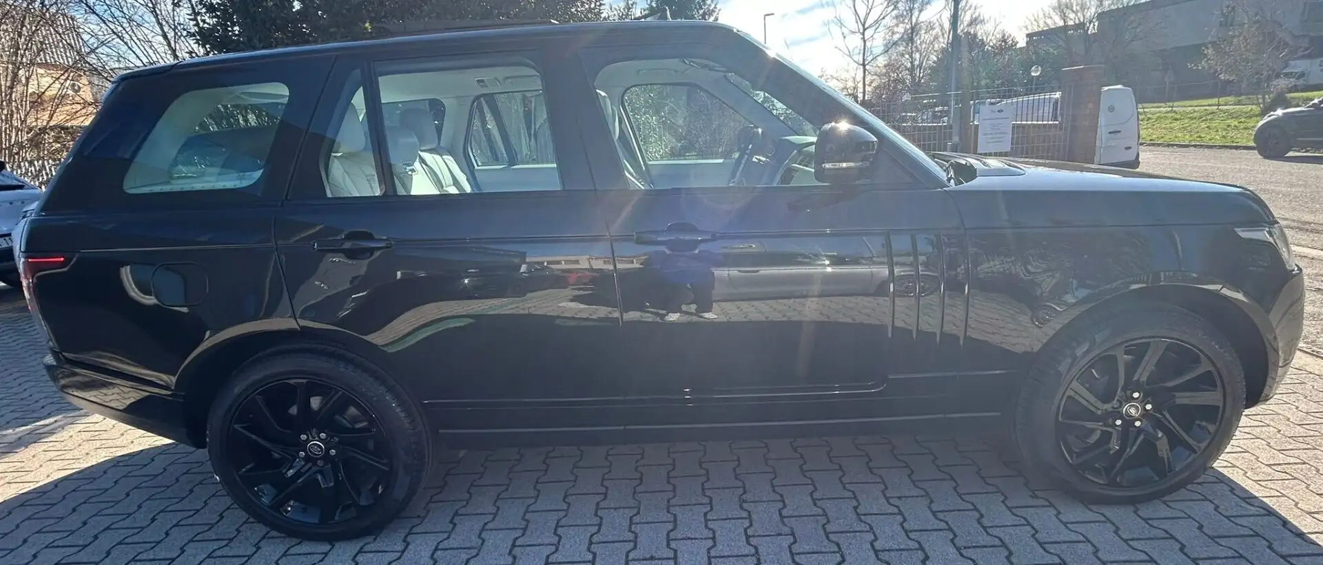 Land Rover Range Rover Range Rover 3.0 TDV6 Чорний - 2