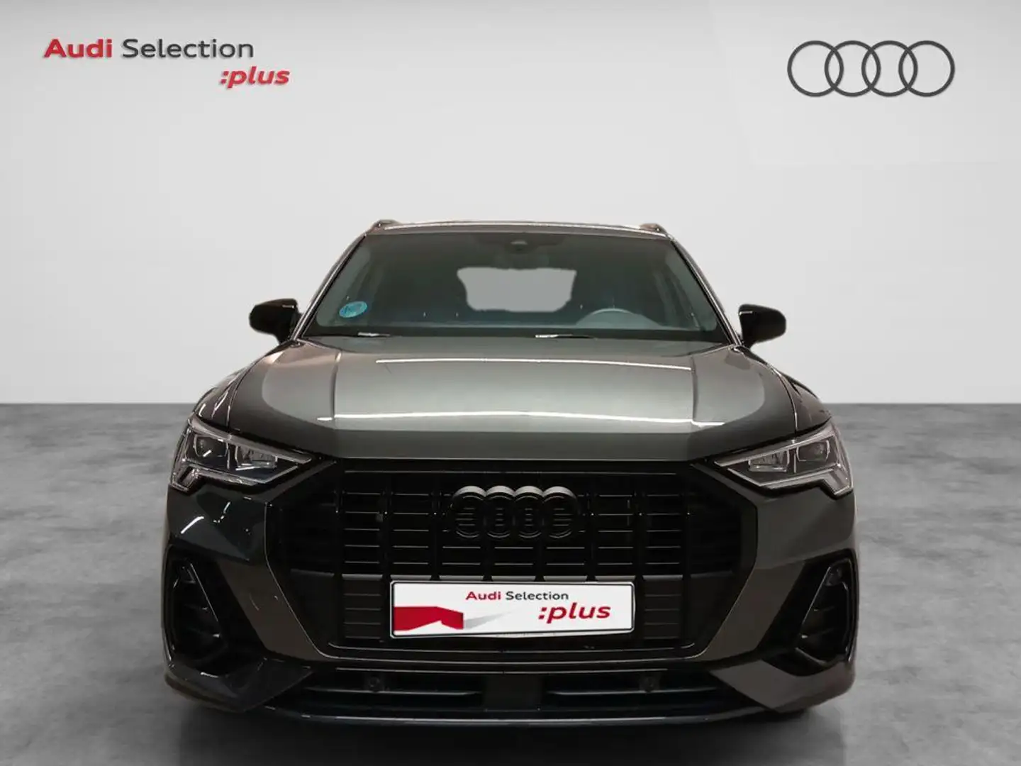 Audi Q3 35 TFSI Black line S tronic Grijs - 2