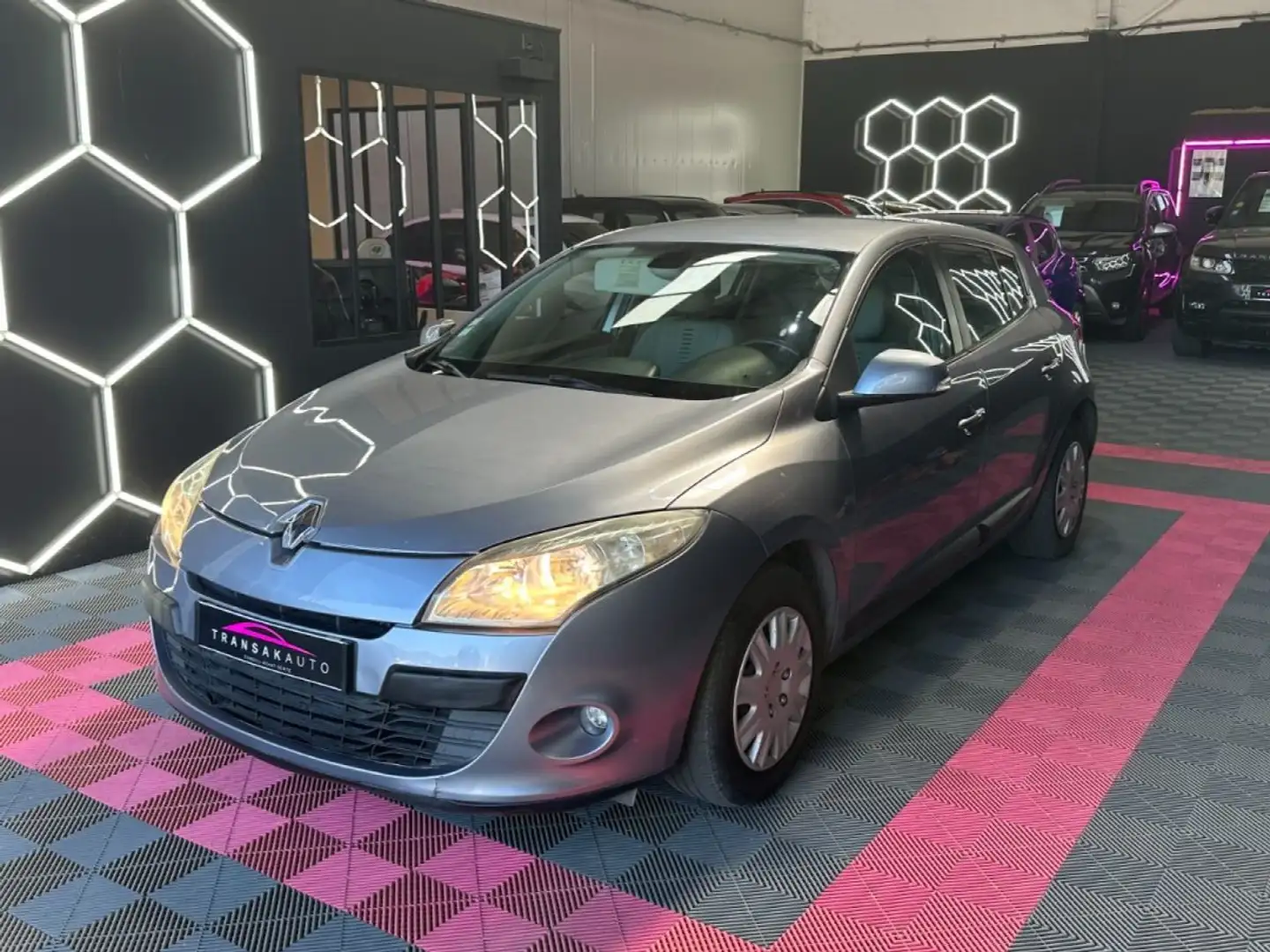 Renault Megane III BERLINE dCi 85 ch Expression ~ Climatisation a Gris - 2