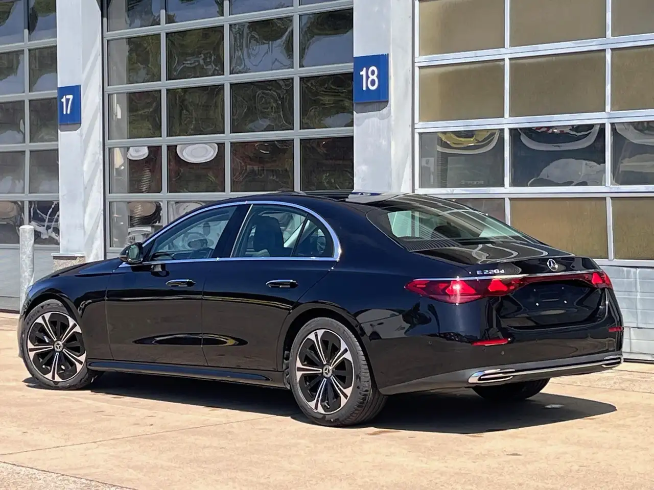 Mercedes-Benz E 220 d Luxury + Panodak 4
