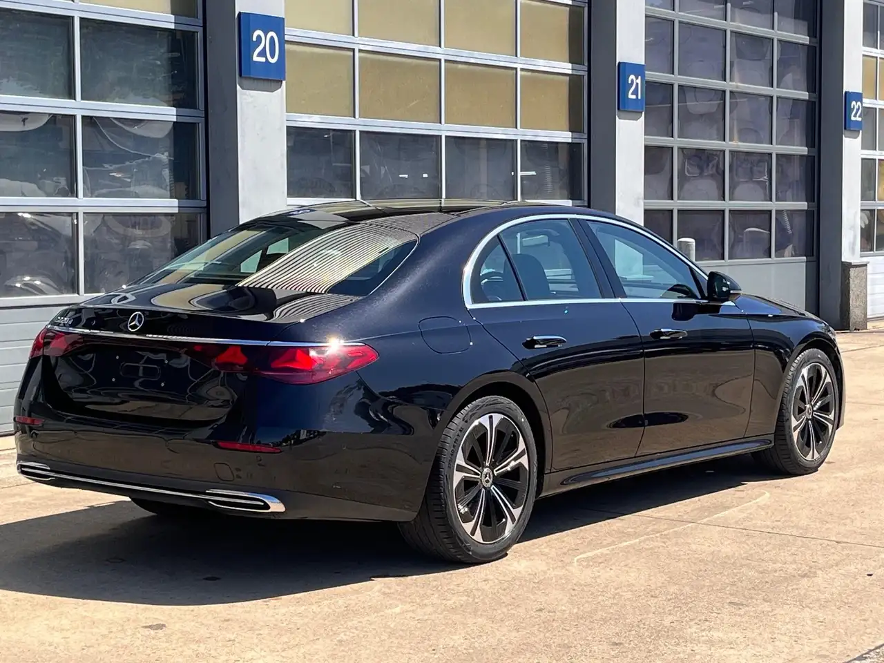 Mercedes-Benz E 220 d Luxury + Panodak 3