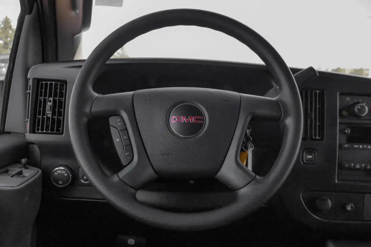 GMC Savana снимка GMC Savana