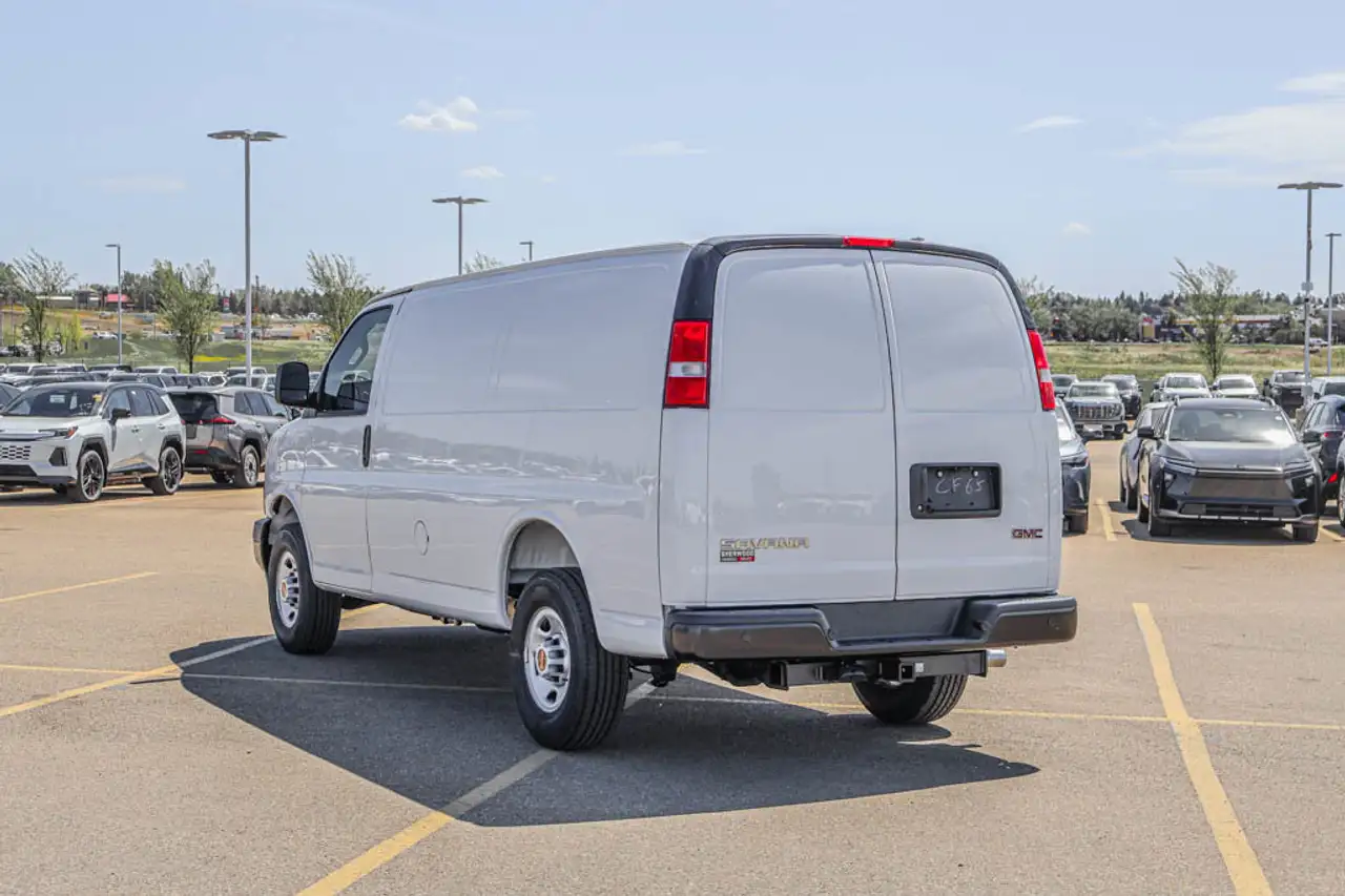 GMC Savana снимка GMC Savana