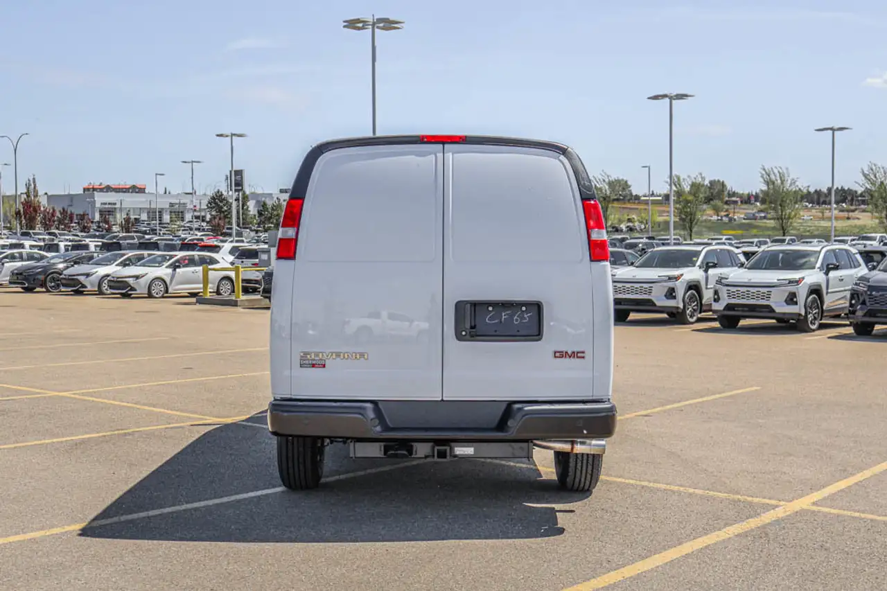 GMC Savana снимка GMC Savana