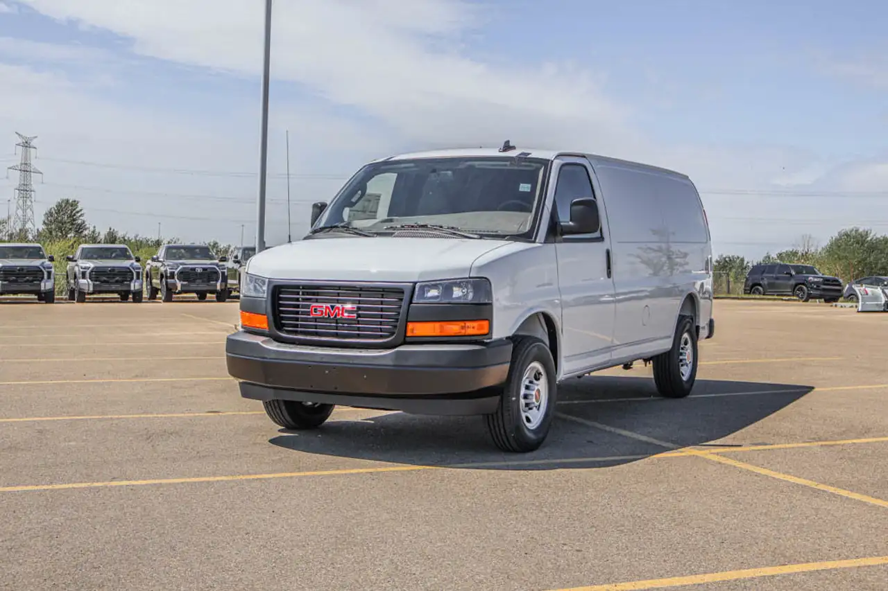 GMC Savana снимка GMC Savana