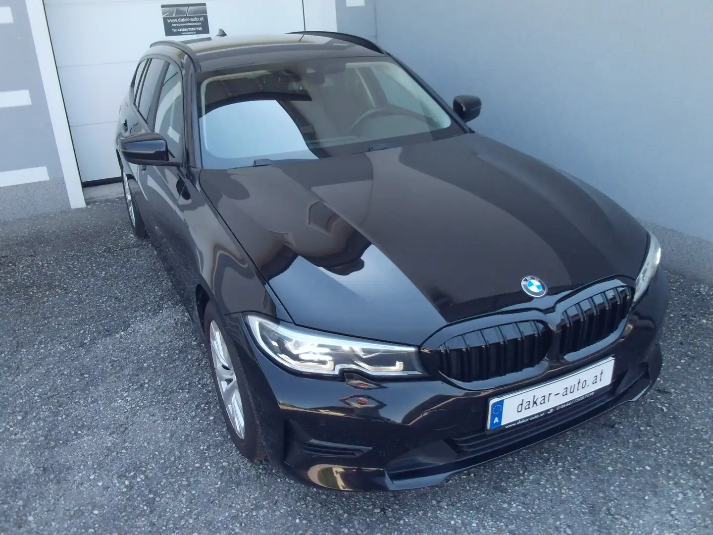 BMW 318 d NAVI PROF, AHK, LED +, HARMAN KARDON, SHZ Schwarz - 2