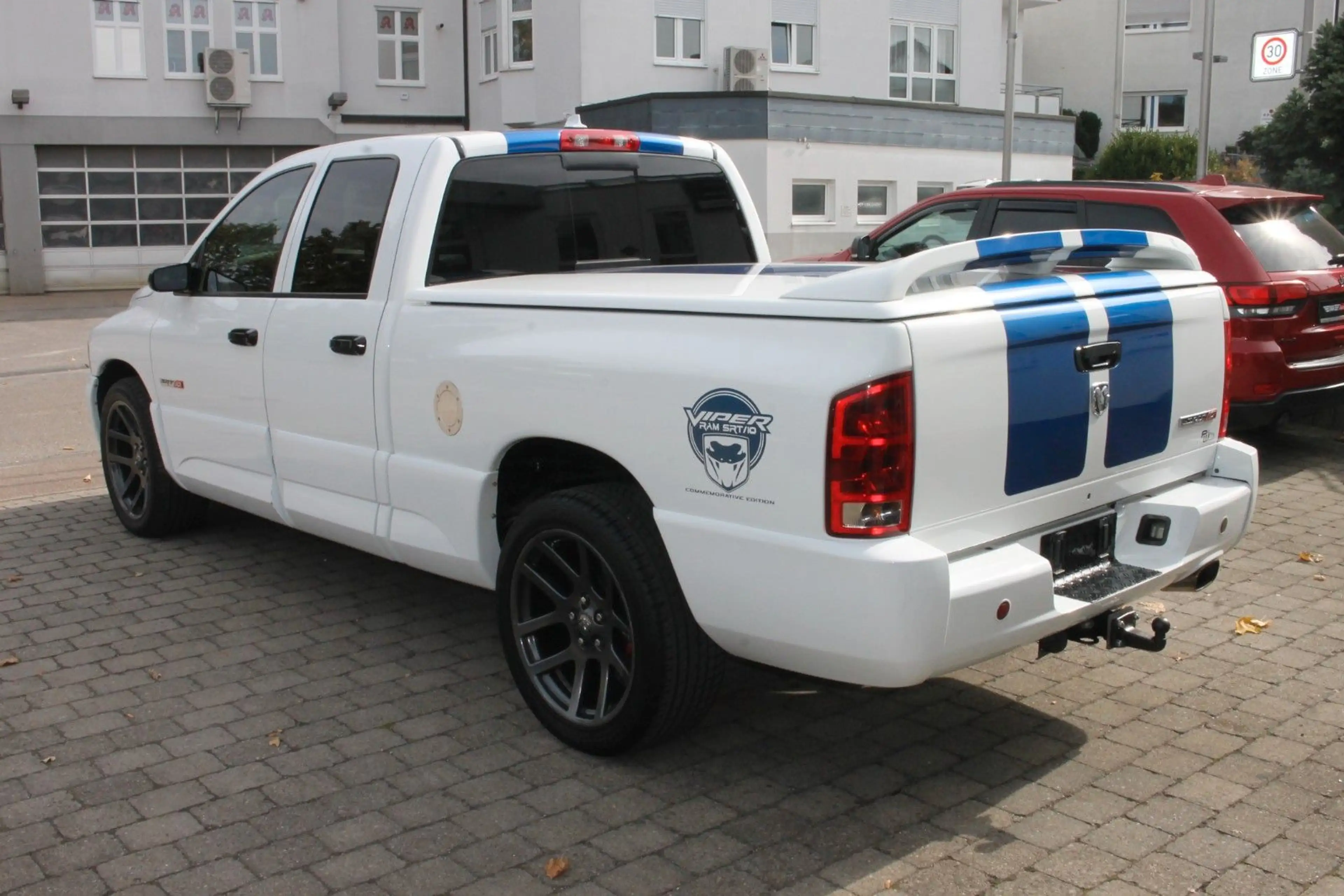 Dodge RAM SRT-10 Quad Cab Viper Commemorative — photo 6