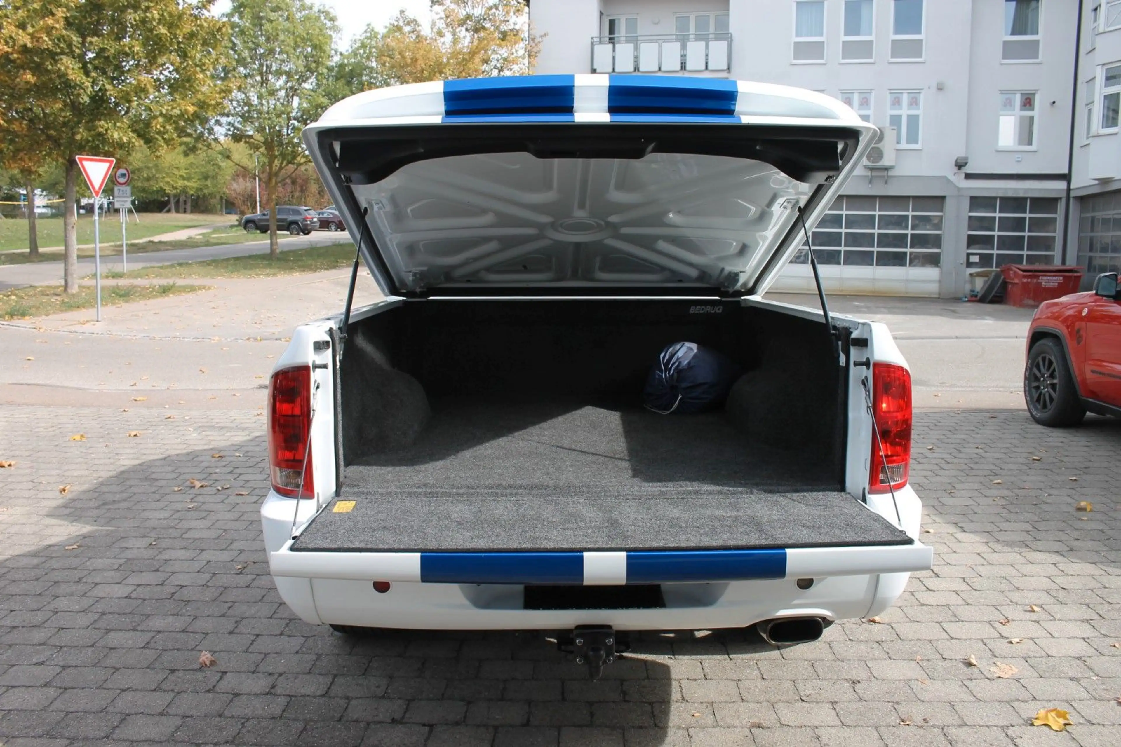 Dodge RAM SRT-10 Quad Cab Viper Commemorative — photo 7