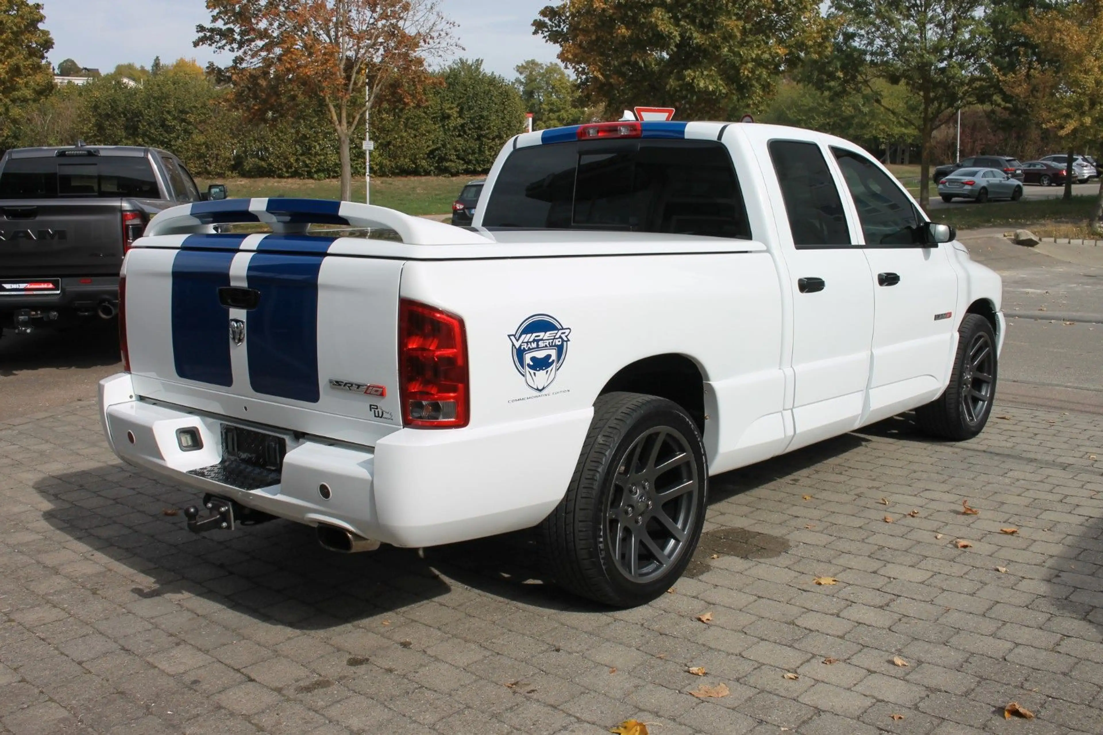 Dodge RAM SRT-10 Quad Cab Viper Commemorative — photo 4