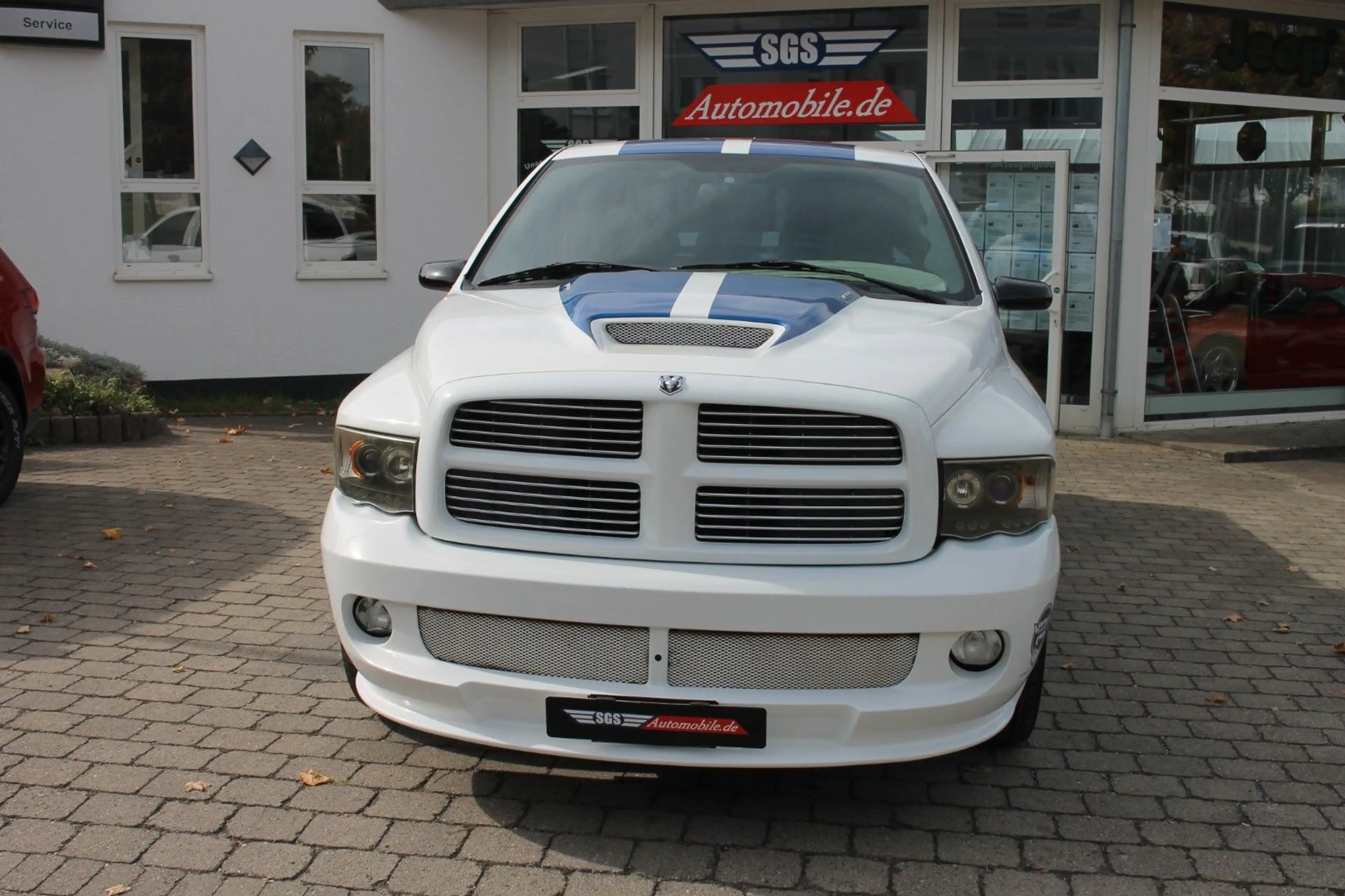 Dodge RAM SRT-10 Quad Cab Viper Commemorative — photo 2