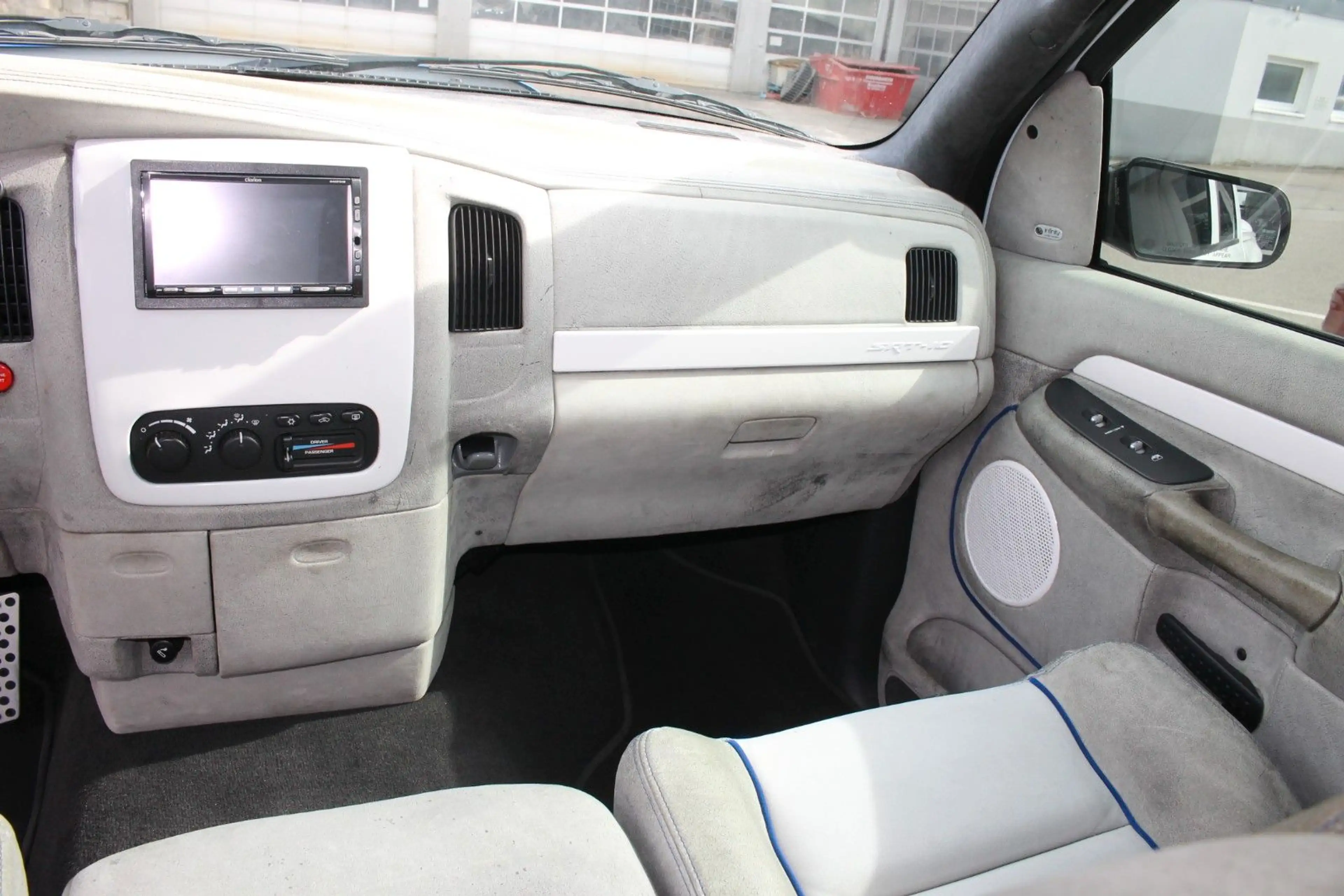 Dodge RAM SRT-10 Quad Cab Viper Commemorative — photo 15